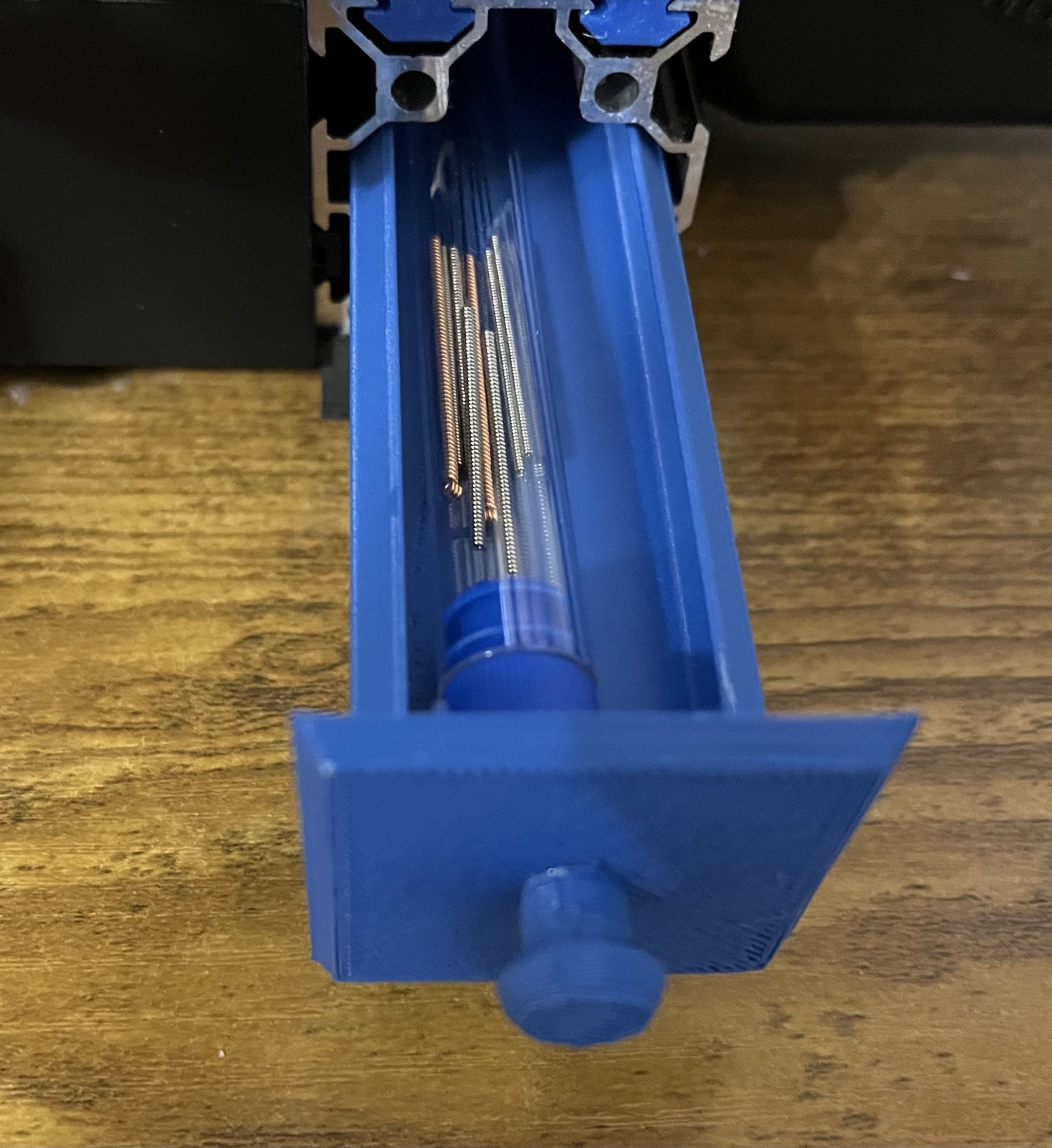 Hộc đựng nhựa Ender 3 V2 với nắp cuối gắn liền