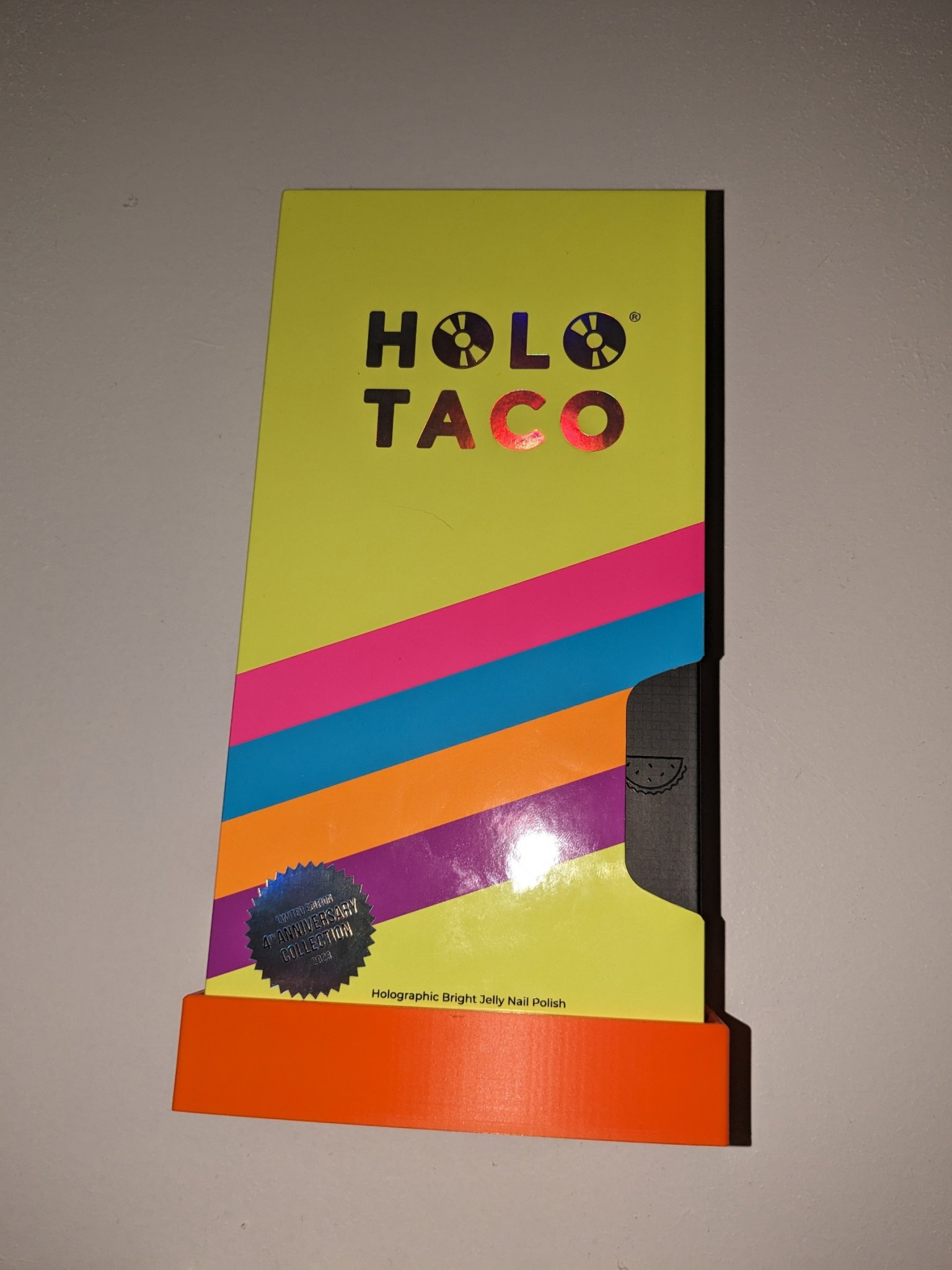 Giá đỡ hộp sơn móng tay Holo Taco kỷ niệm 4 năm