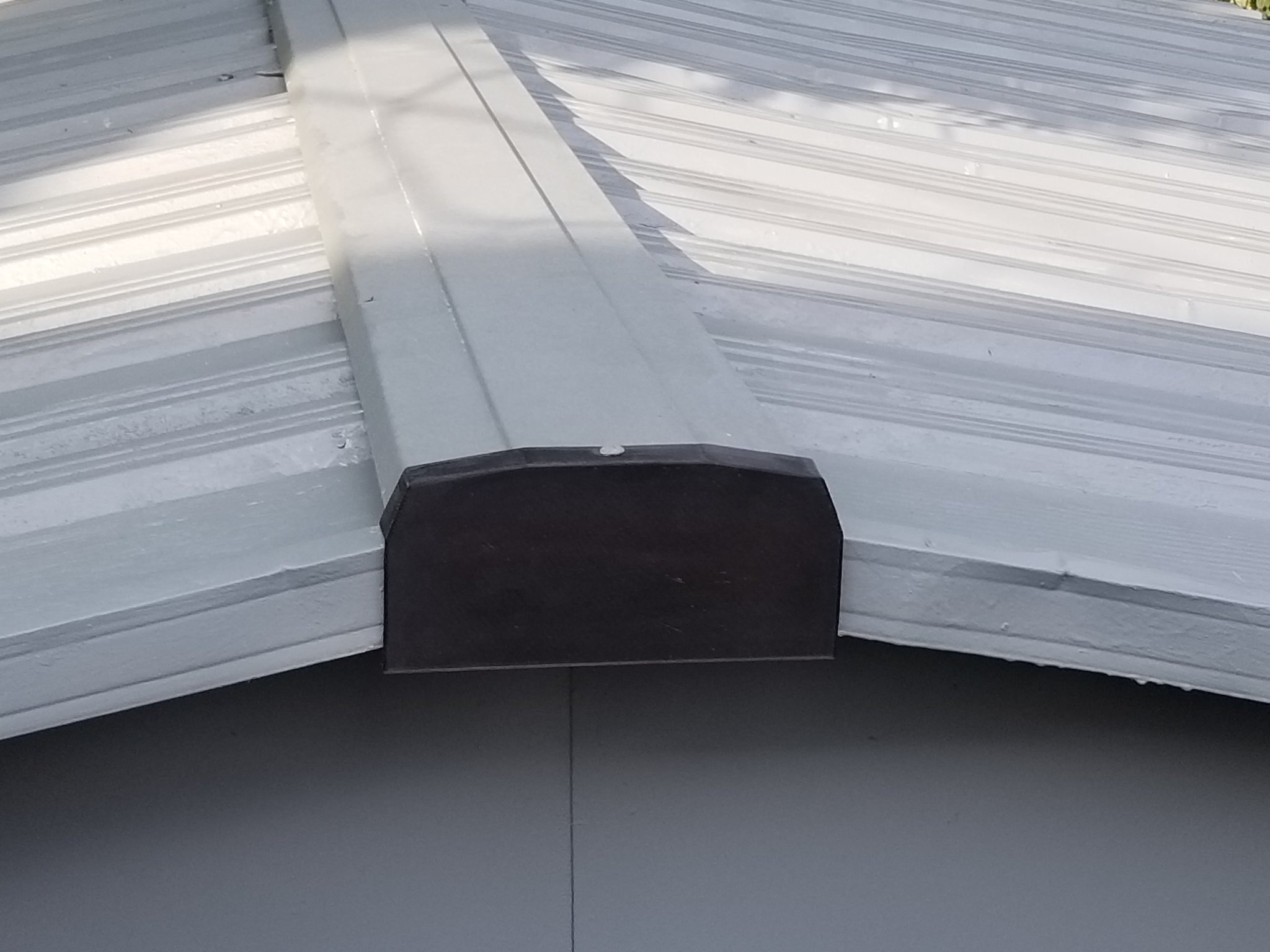 Nắp đậy thay thế cho mái kim loại trong gara kim loại