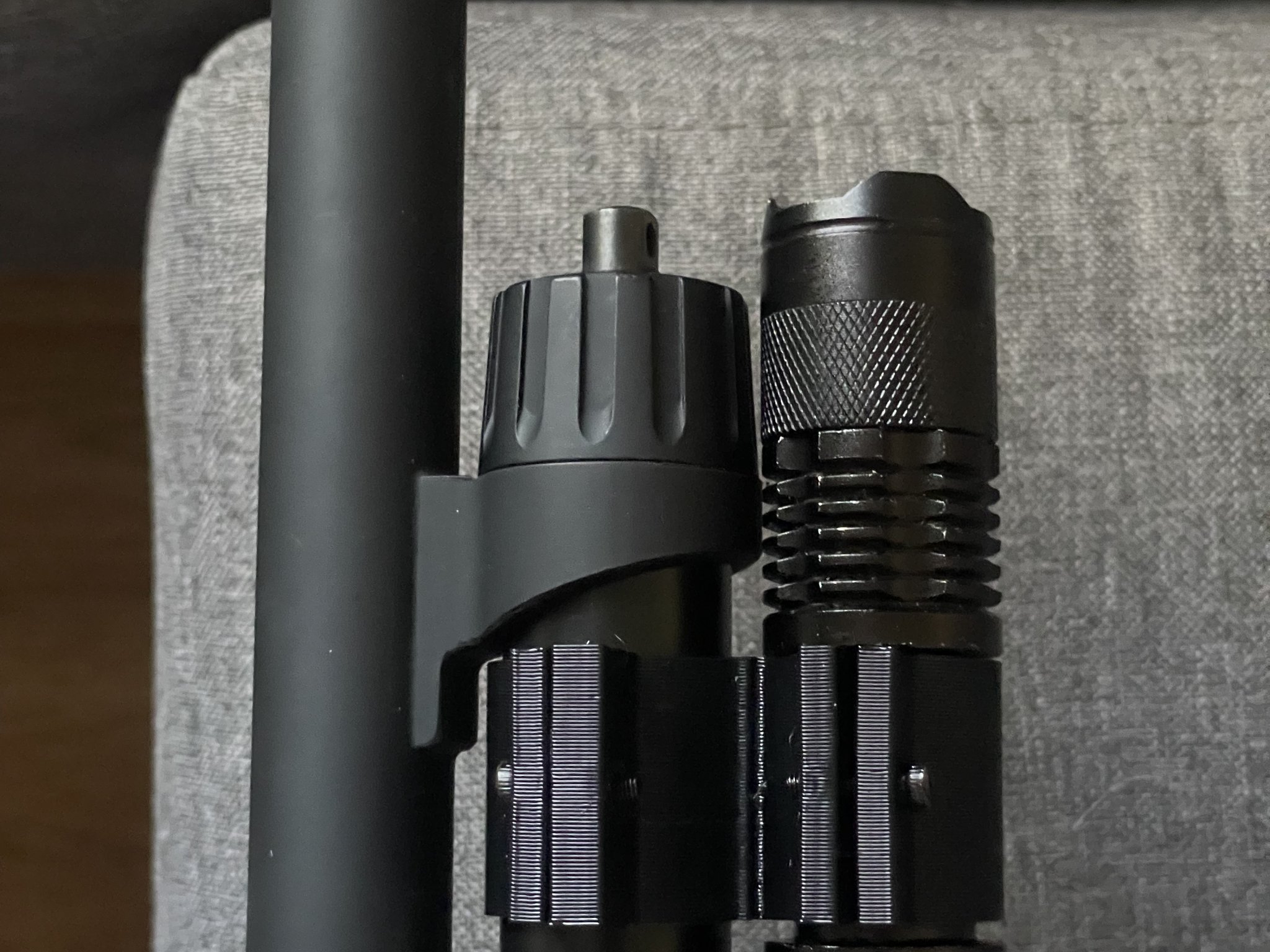 Giá đỡ đèn pin cho súng ngắn Winchester 12 gauge