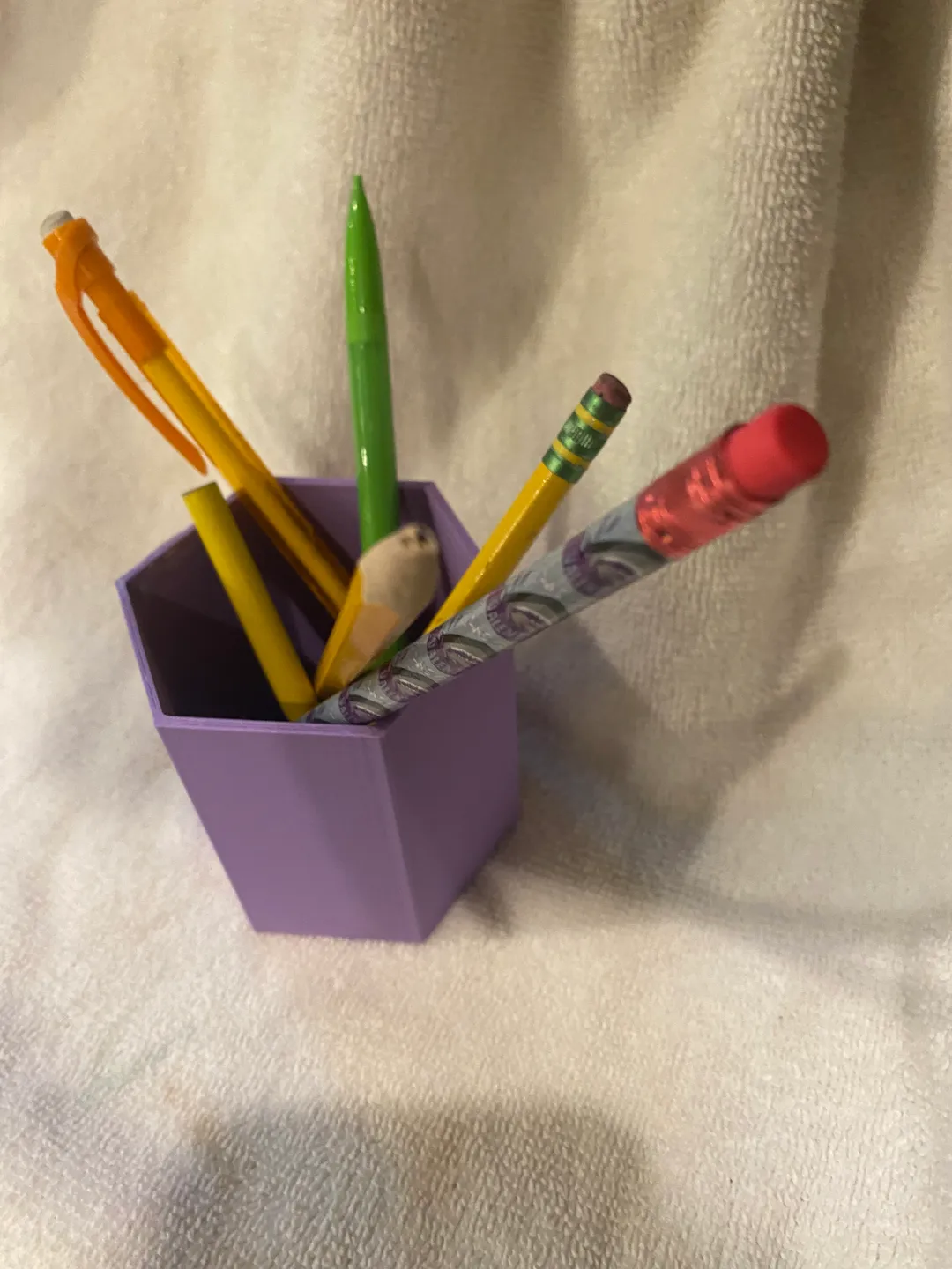 Cốc bút hình lục giác đơn giản cho văn phòng