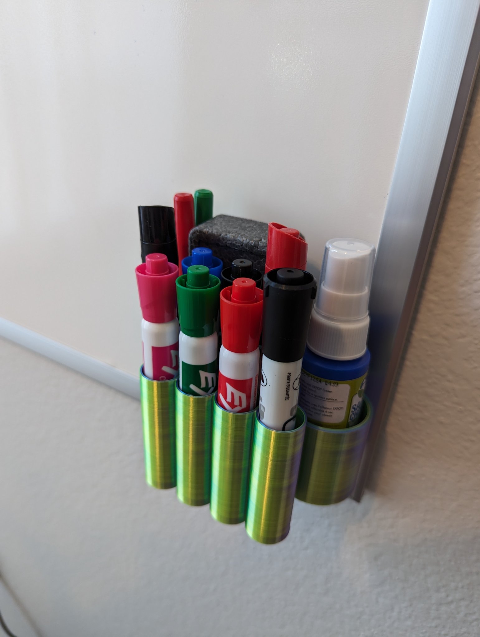 Giá đỡ bút đánh dấu xóa khô tiện dụng