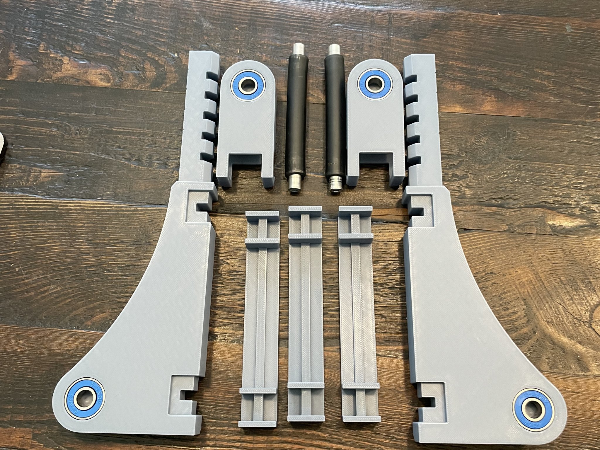 Giá đỡ cuộn filament điều chỉnh và gập lại được