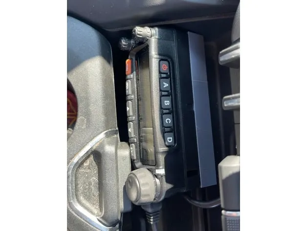 Bảng gắn Wouxun KG-1000G Plus cho Ram 2500 2019