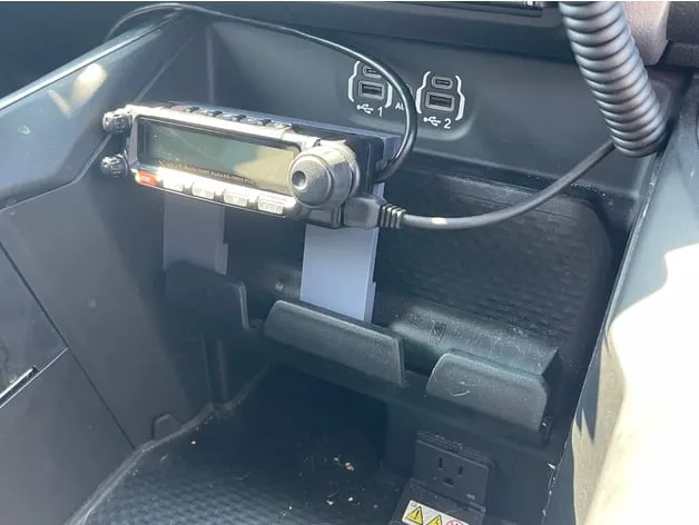 Bảng gắn Wouxun KG-1000G Plus cho Ram 2500 2019