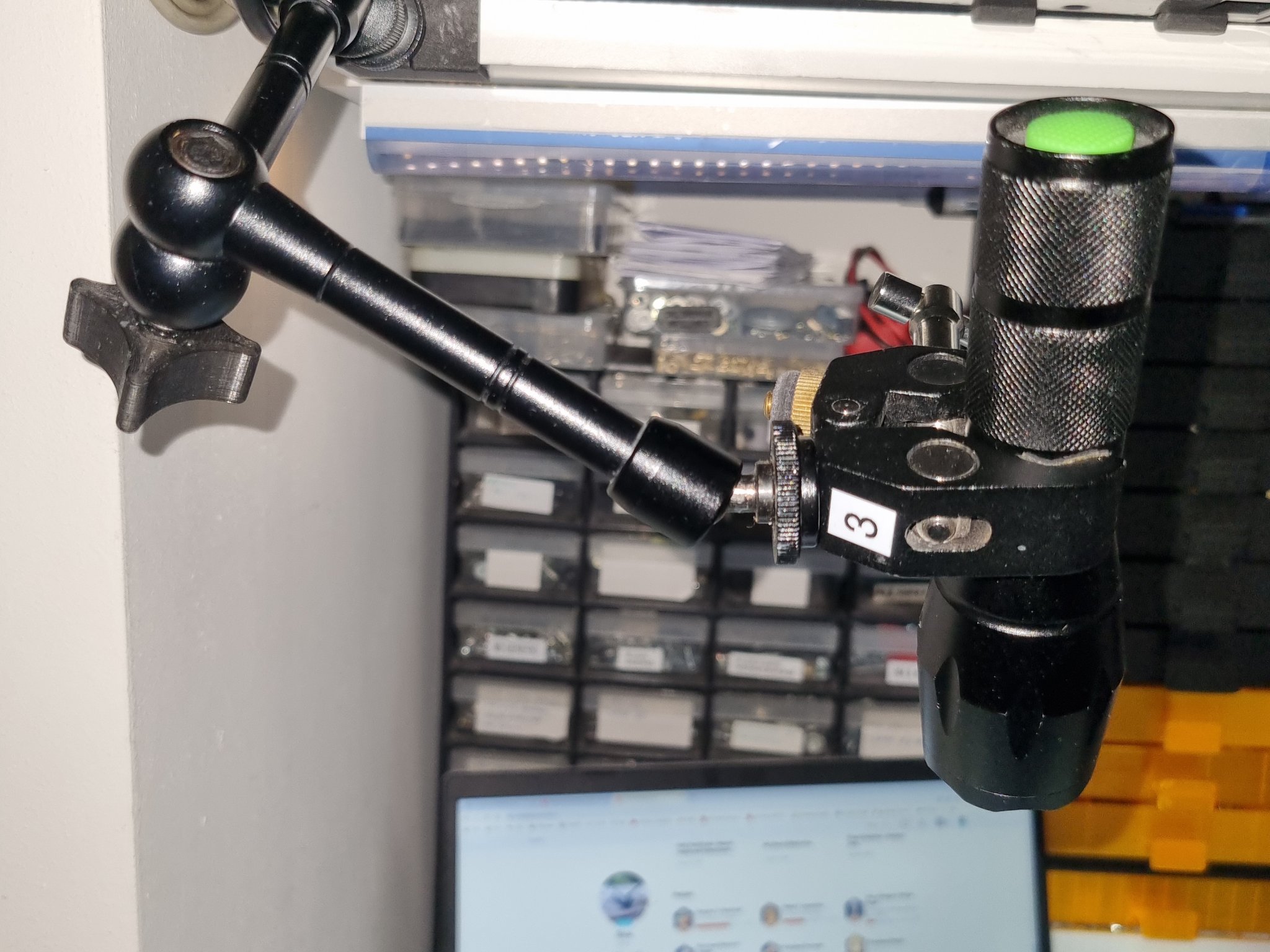 Điểm gắn thêm cho tay cầm ma thuật trên gỗ