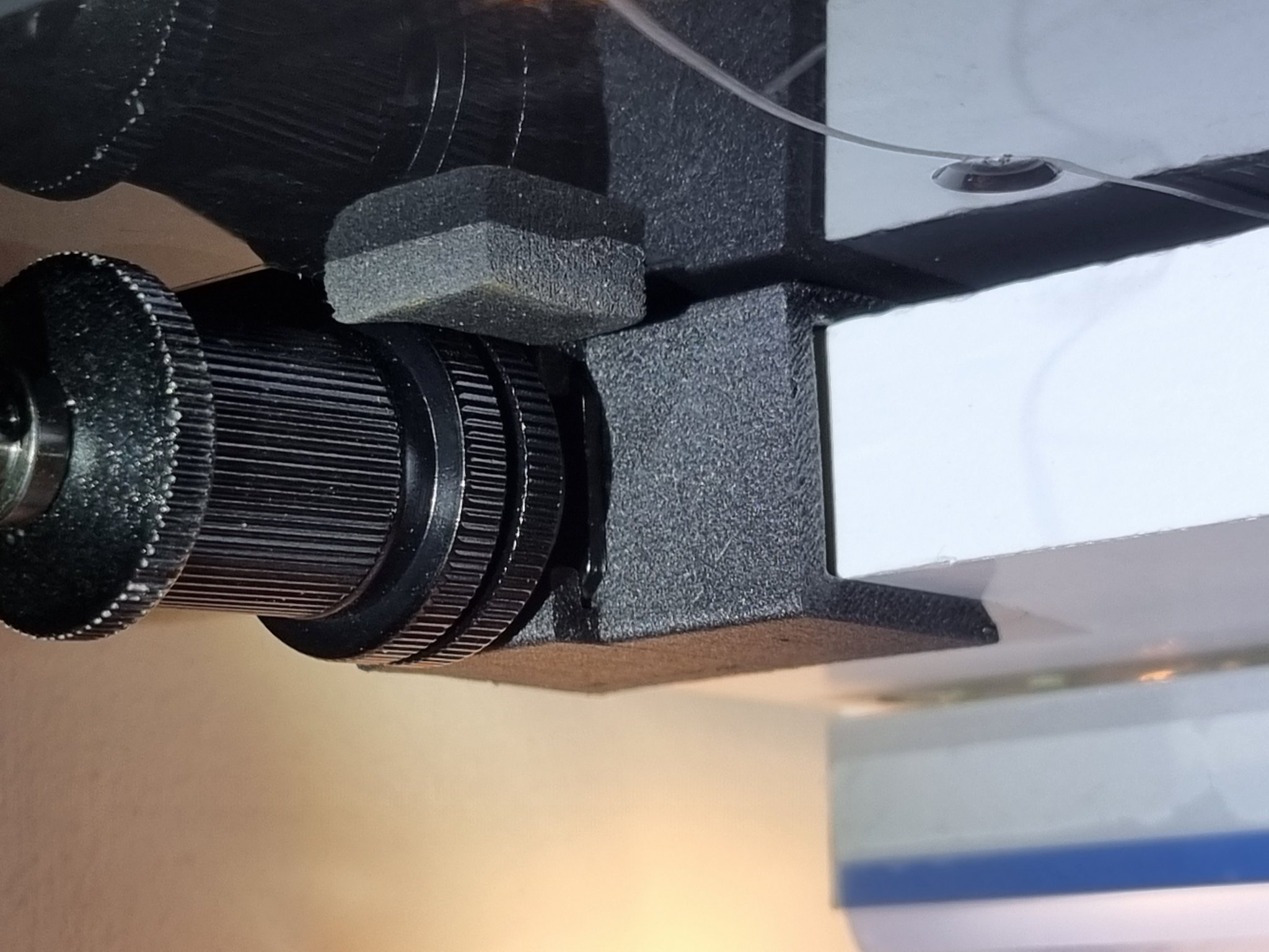 Điểm gắn thêm cho tay cầm ma thuật trên gỗ