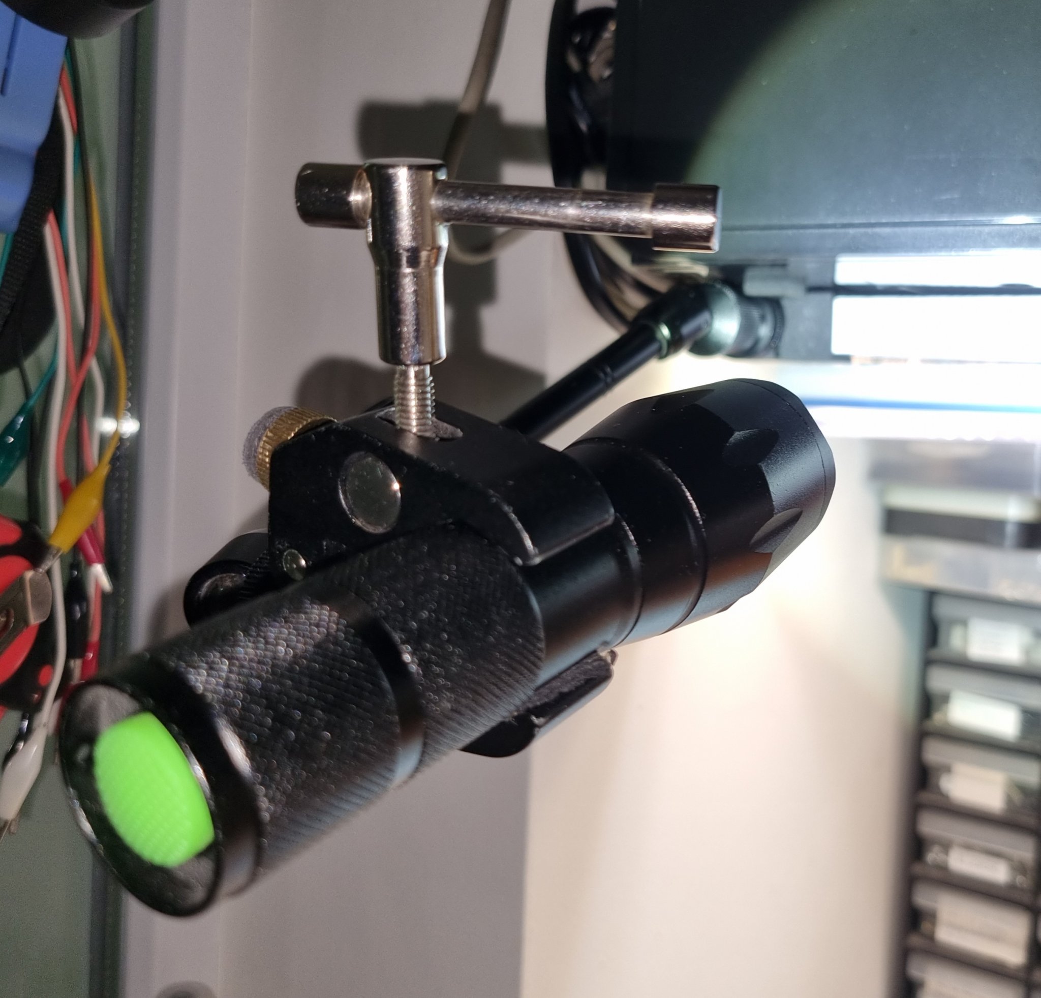 Điểm gắn thêm cho tay cầm ma thuật trên gỗ