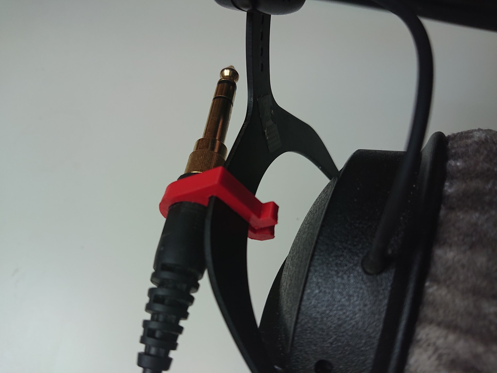 Kẹp giữ jack tai nghe Beyerdynamic