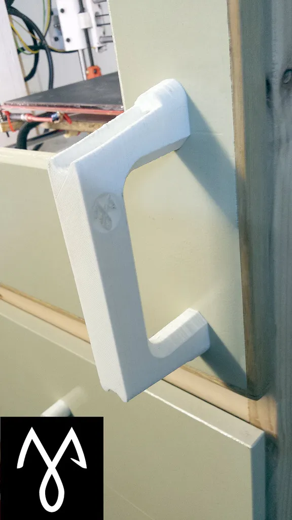 Tay cầm chắc chắn cho giá đỡ nặng