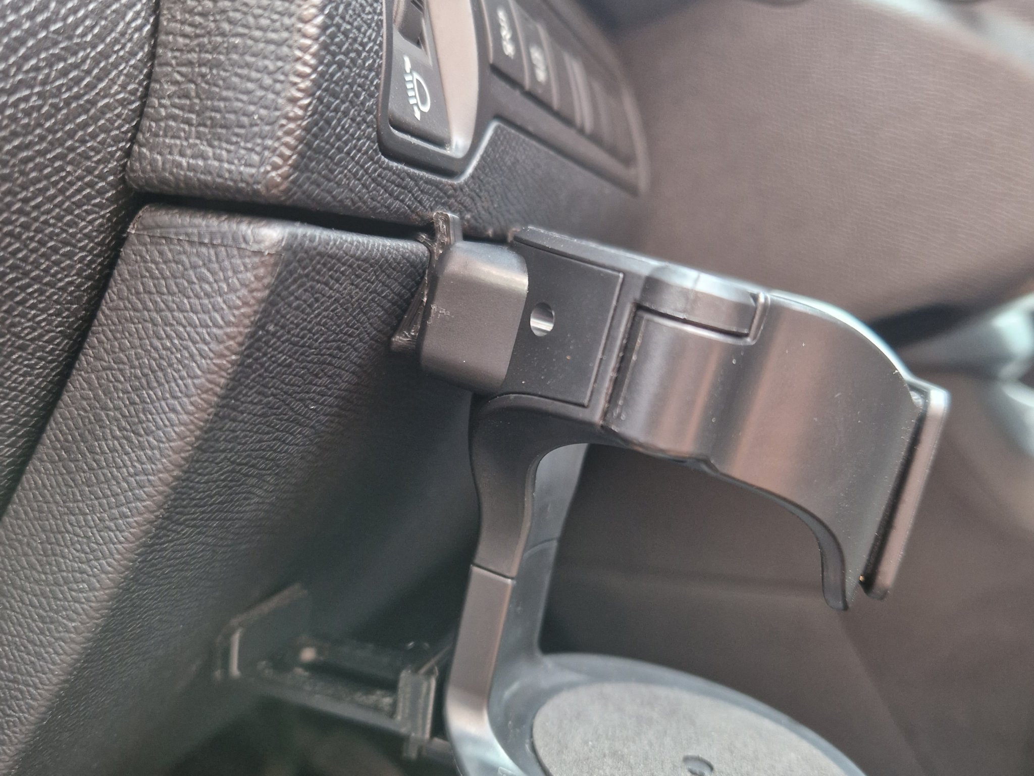 Giá đỡ cốc cho vị trí lái xe Peugeot 308 T9