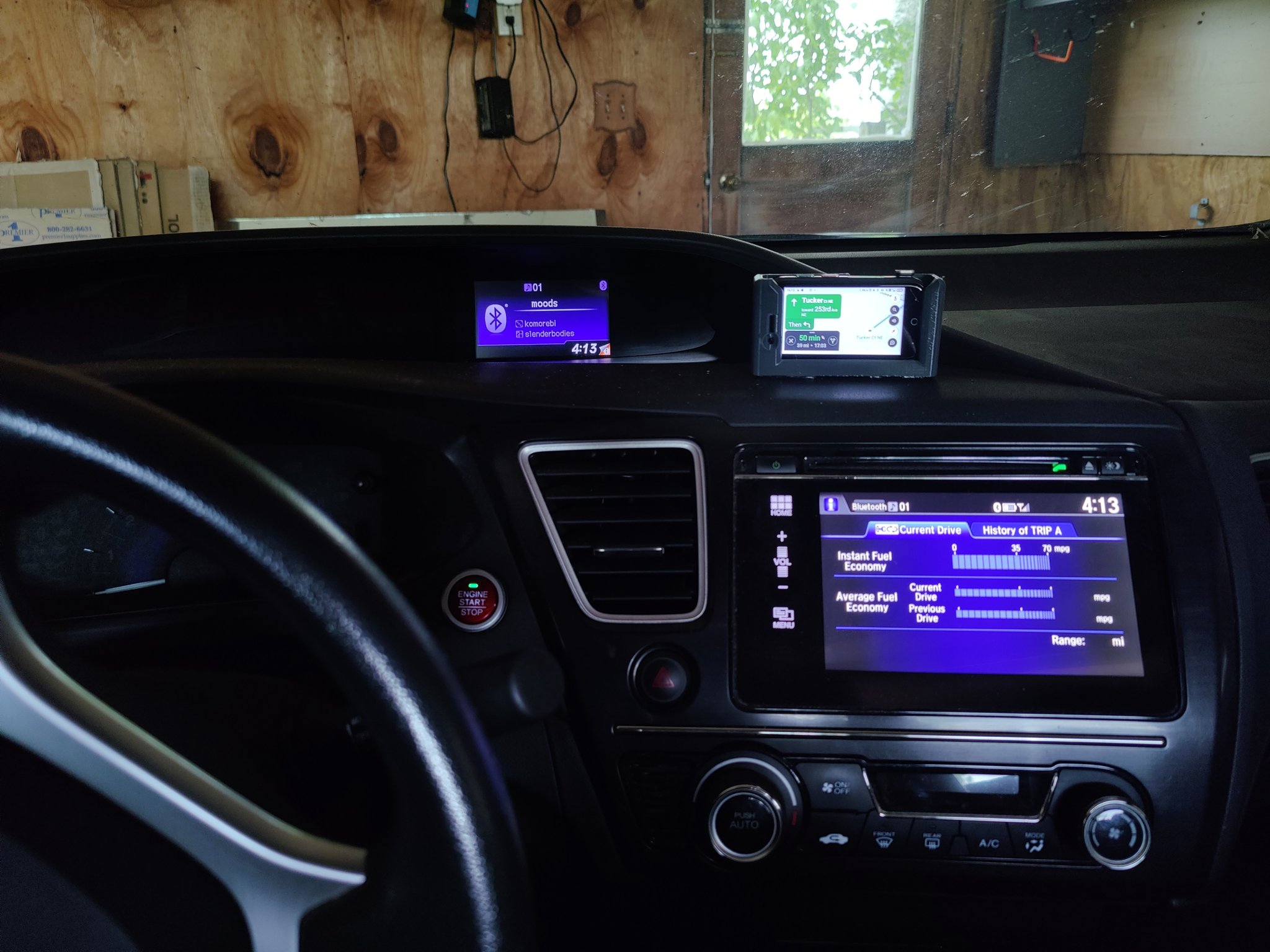 Giá đỡ điện thoại Jelly 2 gắn trên bảng điều khiển ô tô