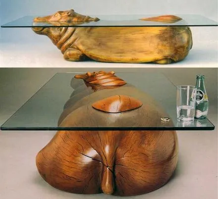 Bàn kính hình hà mã nổi lên từ mặt nước