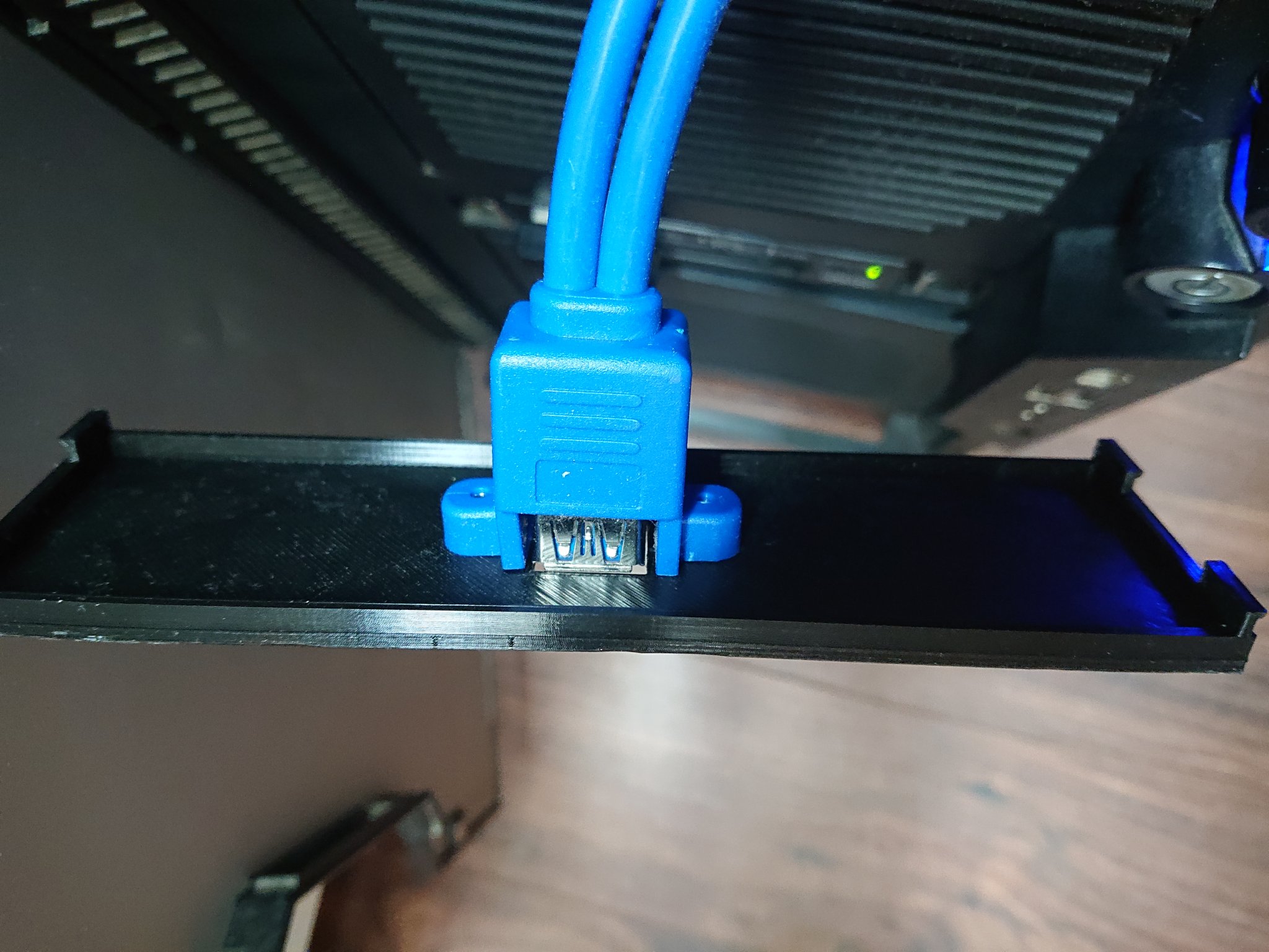 Nắp trước cho ổ đĩa 5.25 inch Antec P180