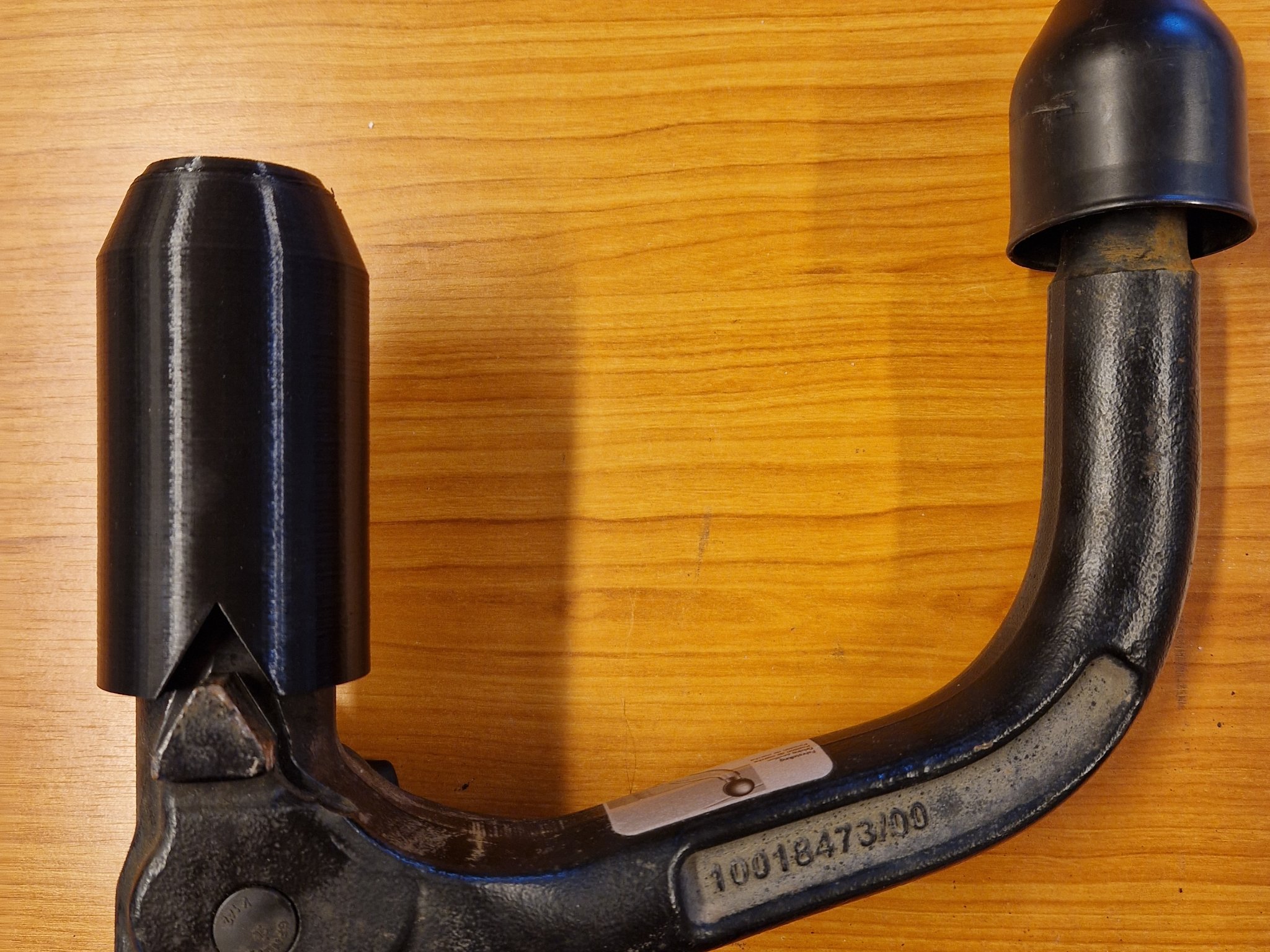 Nắp che móc kéo Oris cho cốp xe gọn gàng