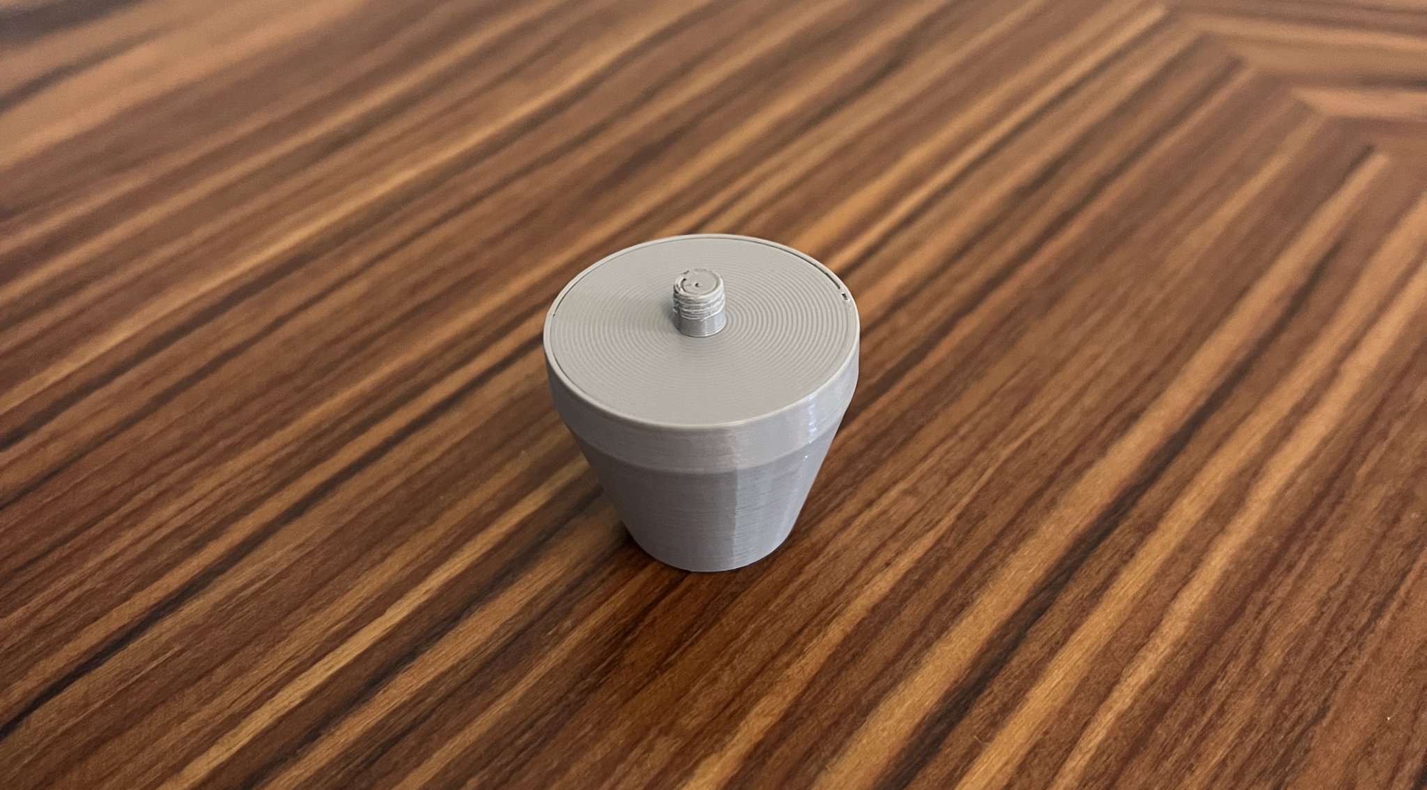 Chân loa bookshelf Q Acoustics nâng cao cách âm