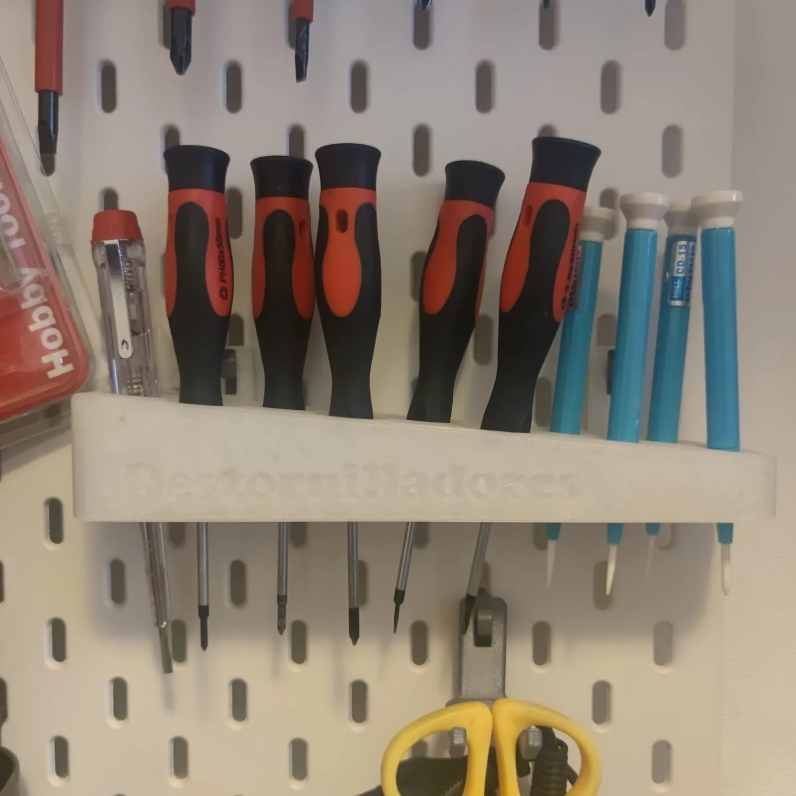 Giá đỡ cho dụng cụ vặn vít chính xác trên kệ ikea skadis