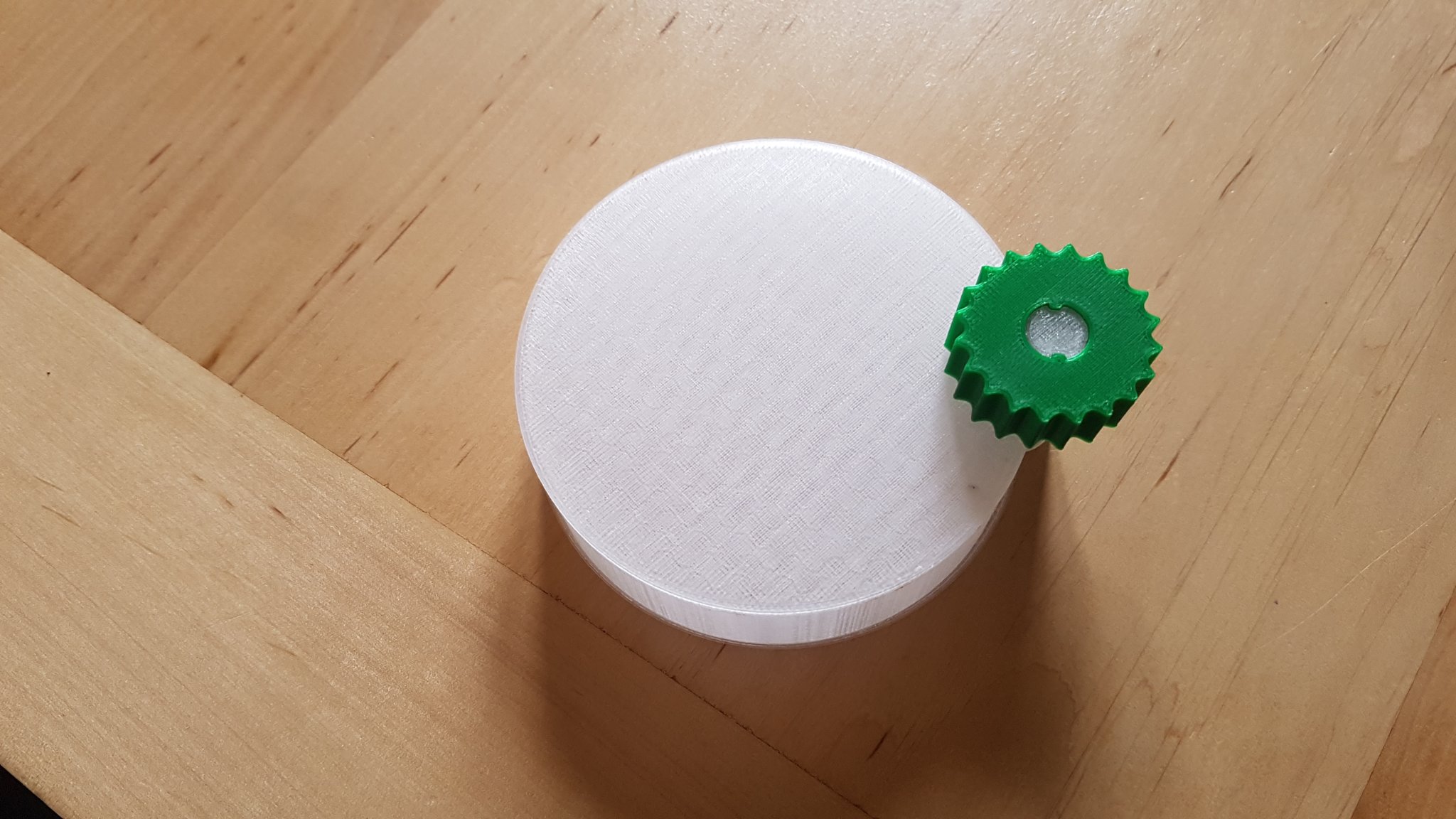 Máy bắt côn trùng và nhện tiện lợi trong nhà