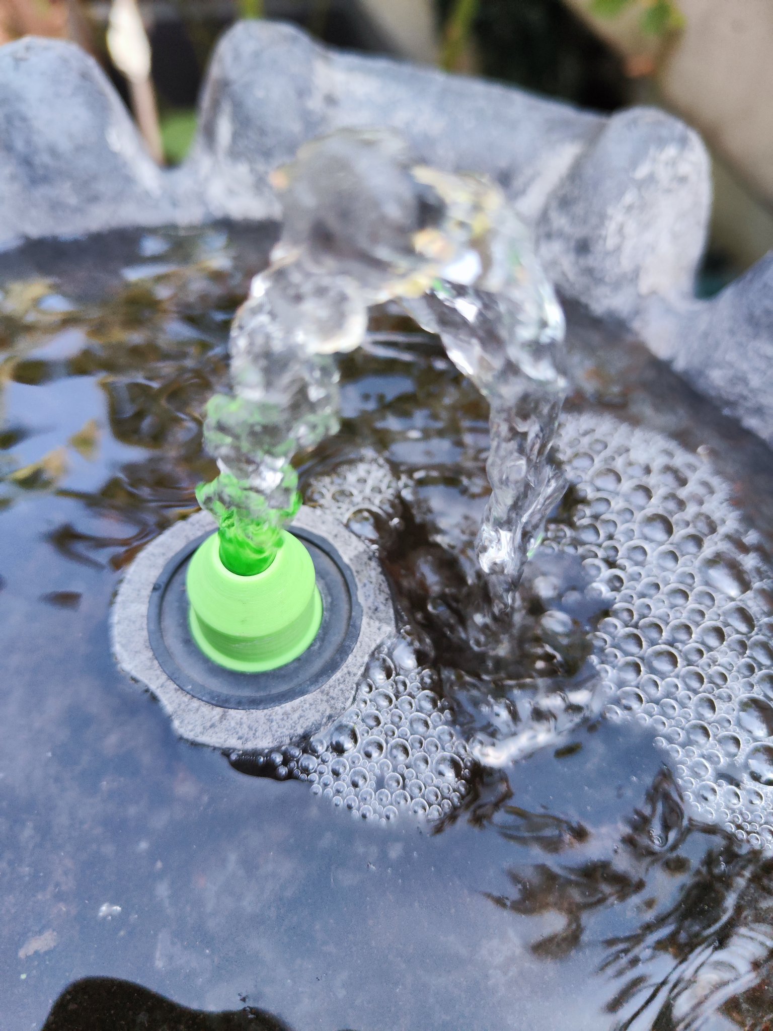 Béc phun nước cho đài phun nhỏ với đường kính 1cm