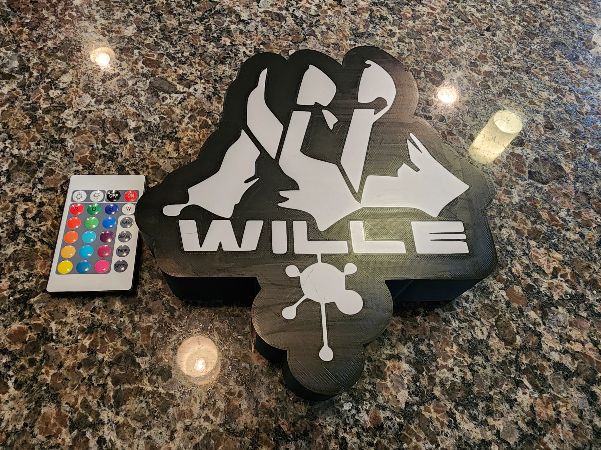 Hộp đèn LED với logo Wille từ phim Evangelion