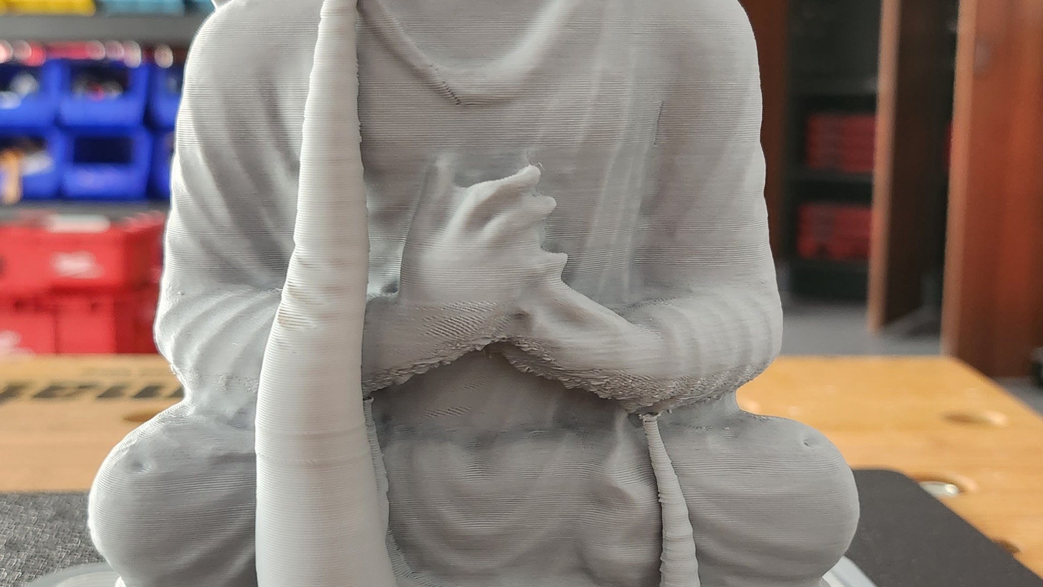 Giá sách hình Phật thuyết giảng từ Bảo tàng Anh