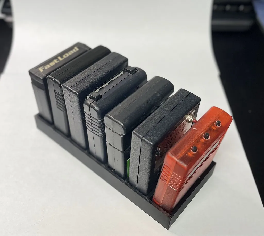 Giá đỡ băng cartridge cho Commodore 64