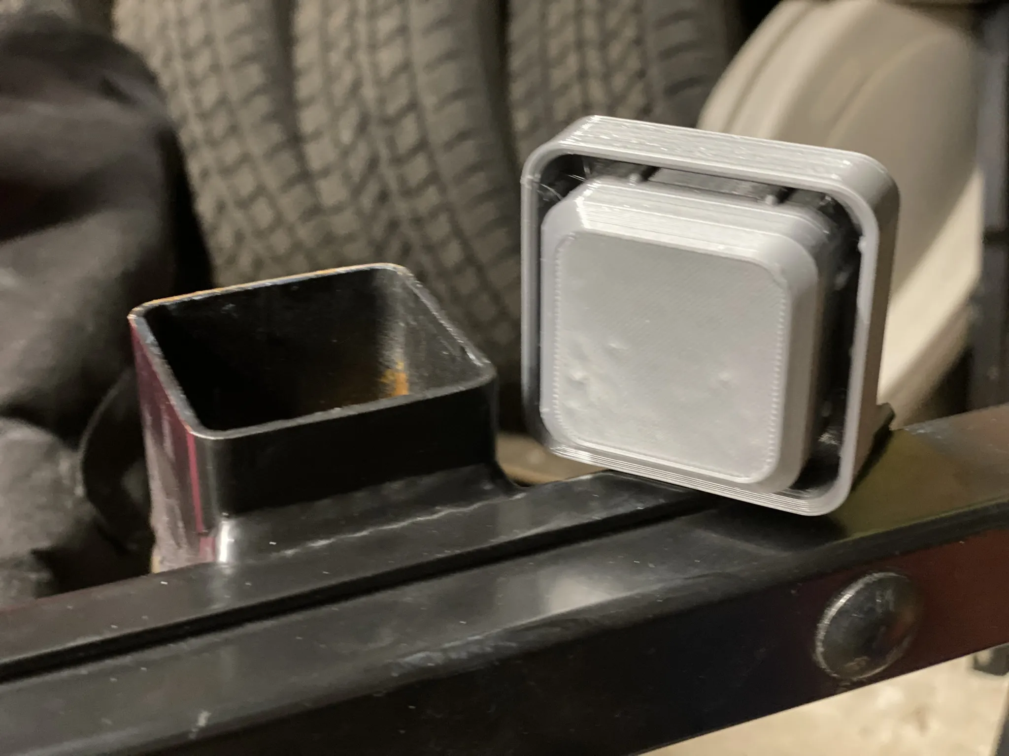 Nắp cuối vuông thay thế cho giá đỡ xe đạp Thule