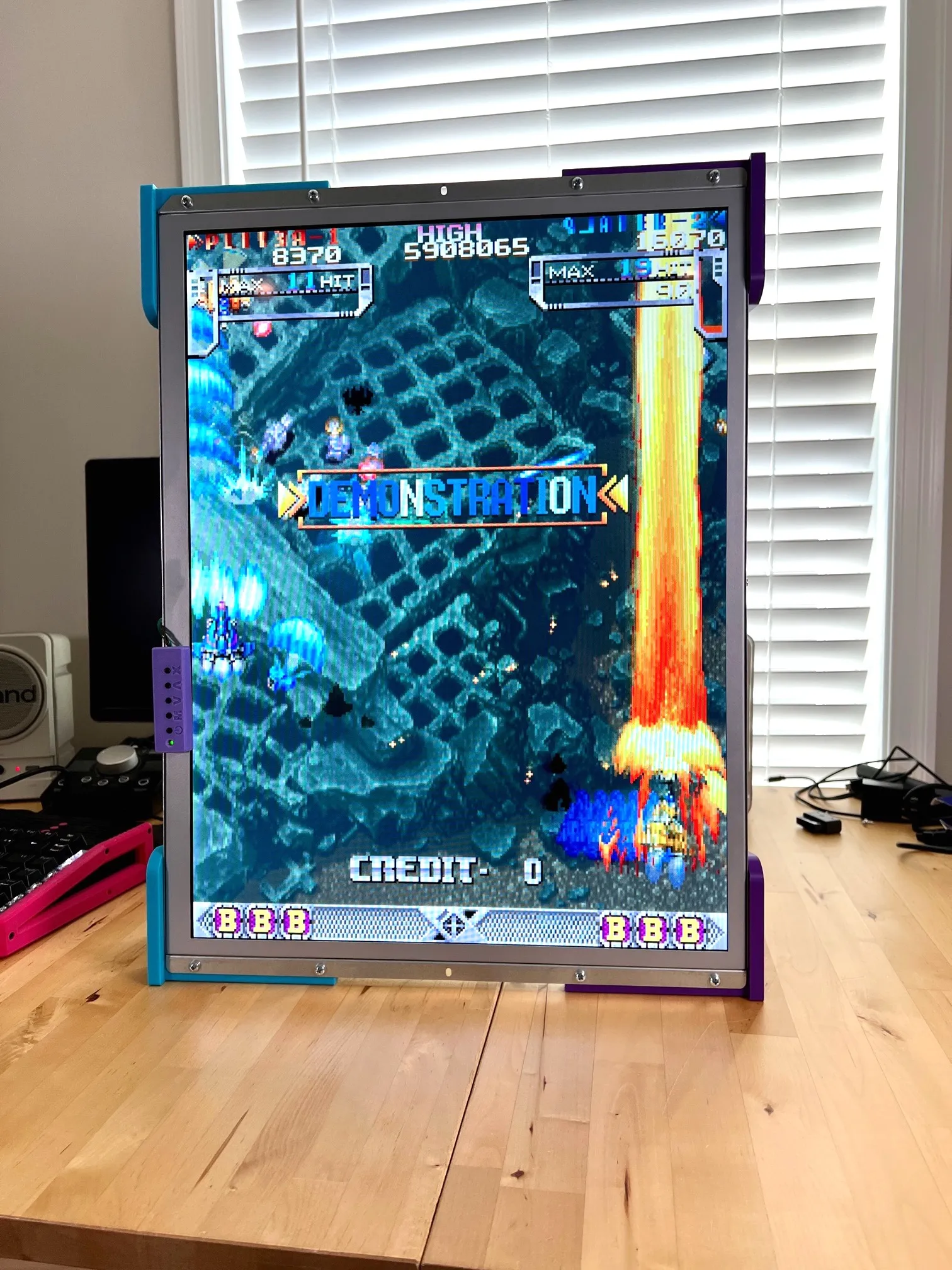 Chân đế và hộp điều khiển cho màn hình Unico ULM26