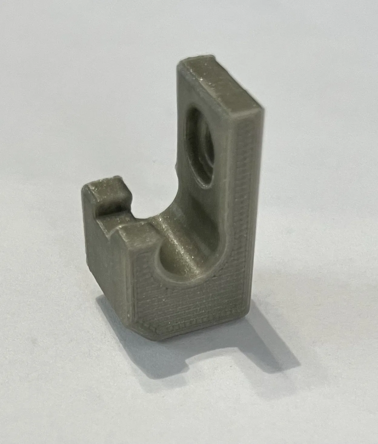 Kẹp tường giá để quần áo Closet Shelving