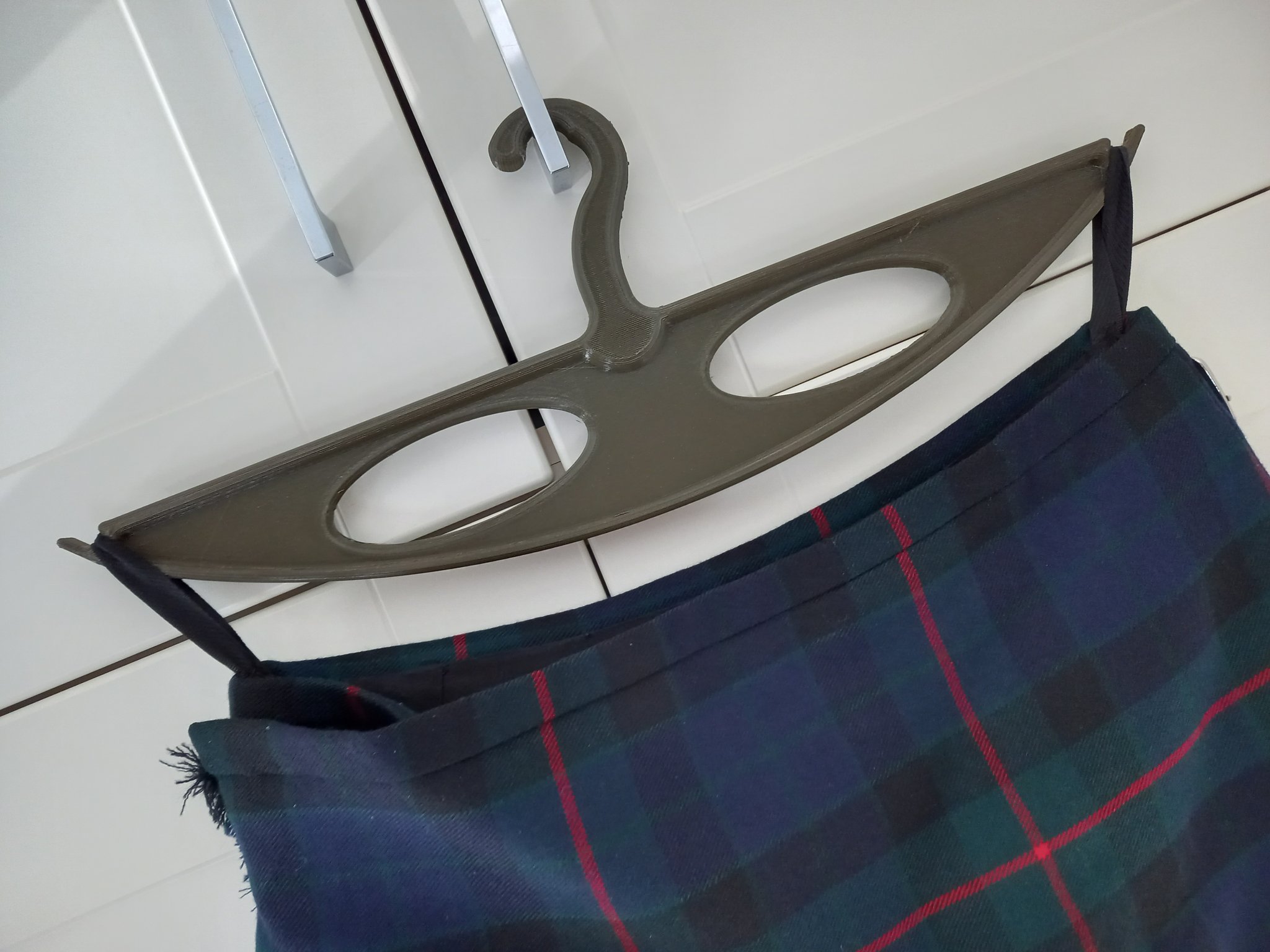 Giá treo kilt chắc chắn cho trang phục nam giới