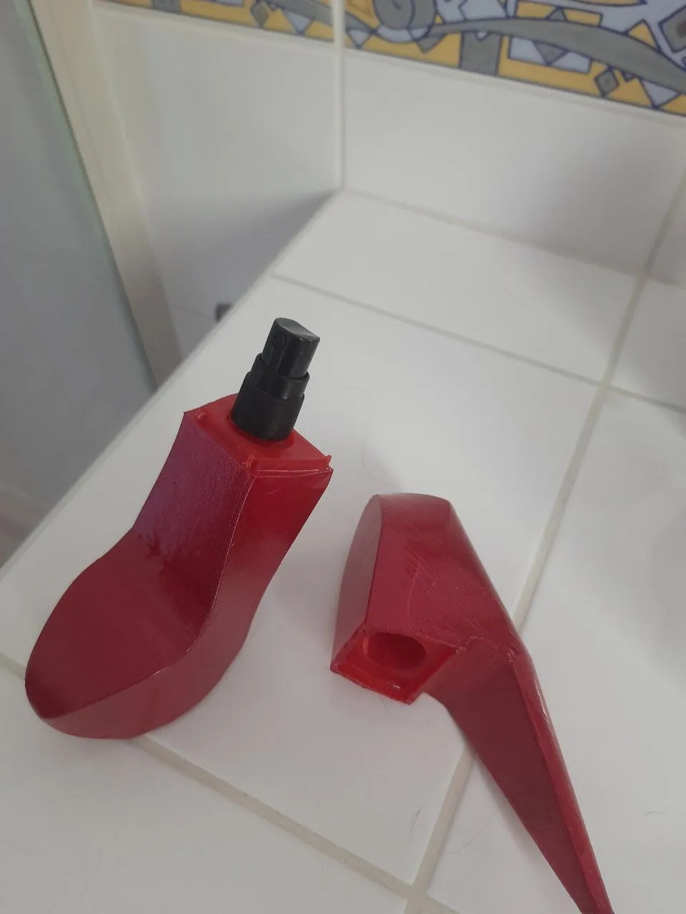 Bình nước hình giày độc đáo cho nước hoa và chất lỏng khác