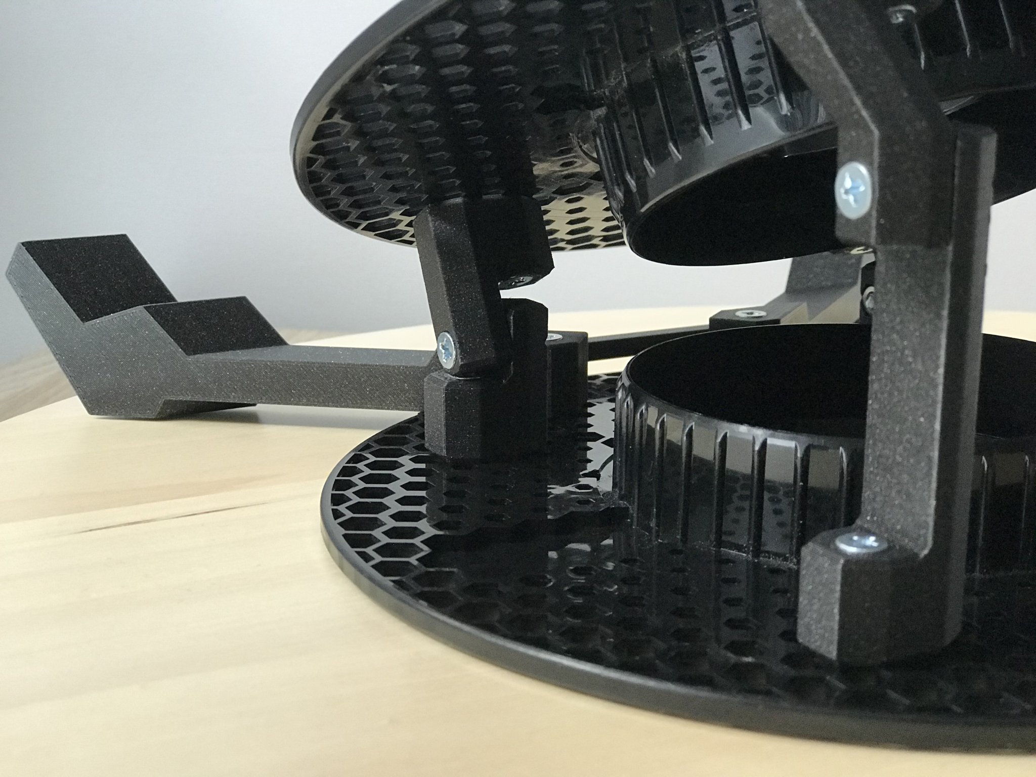 Giá đỡ laptop Prusament Upcycling cho môi trường làm việc thoải ...