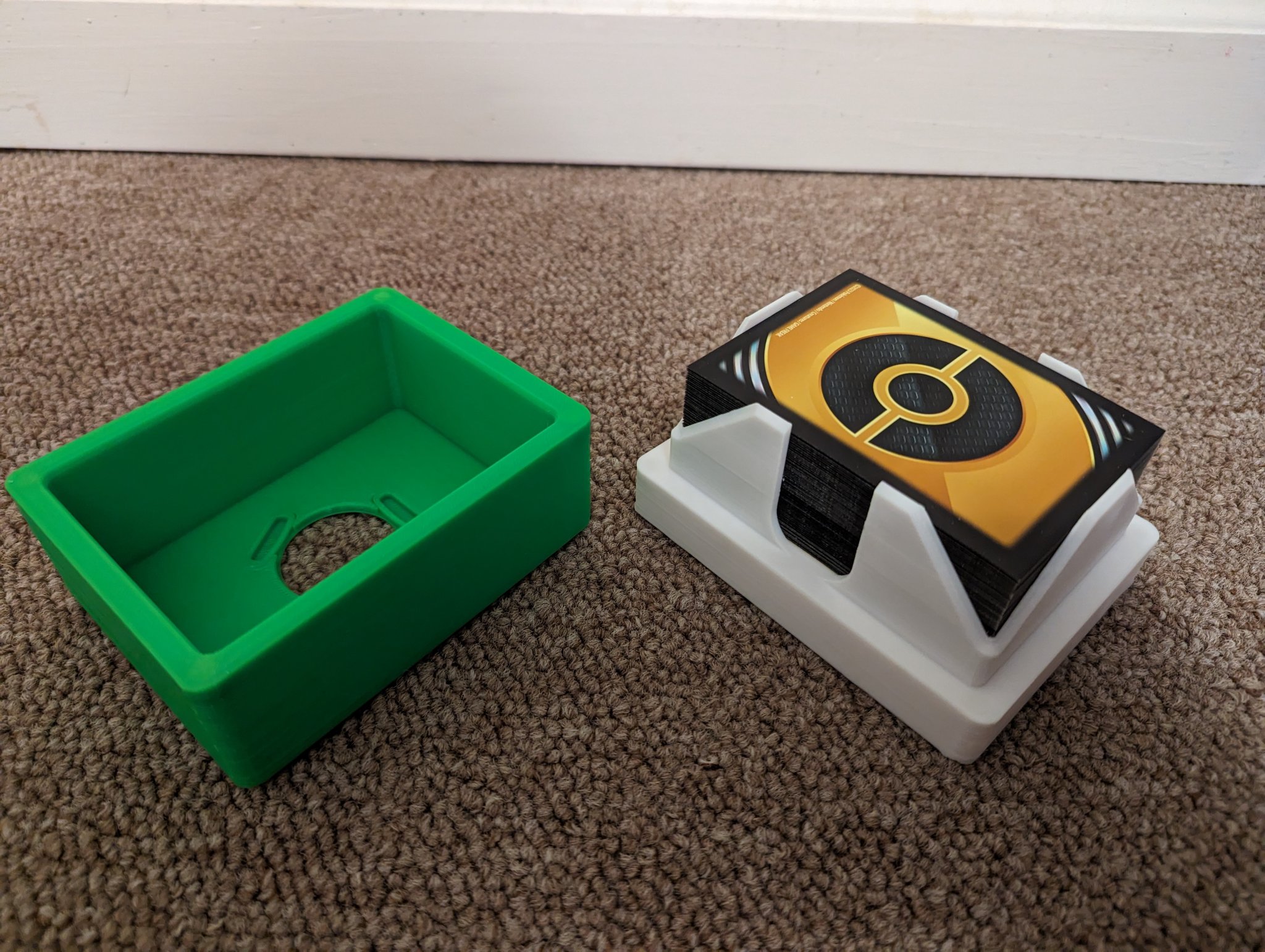 Hộp đựng bài Pokemon TCG với không gian lưu trữ tiện lợi