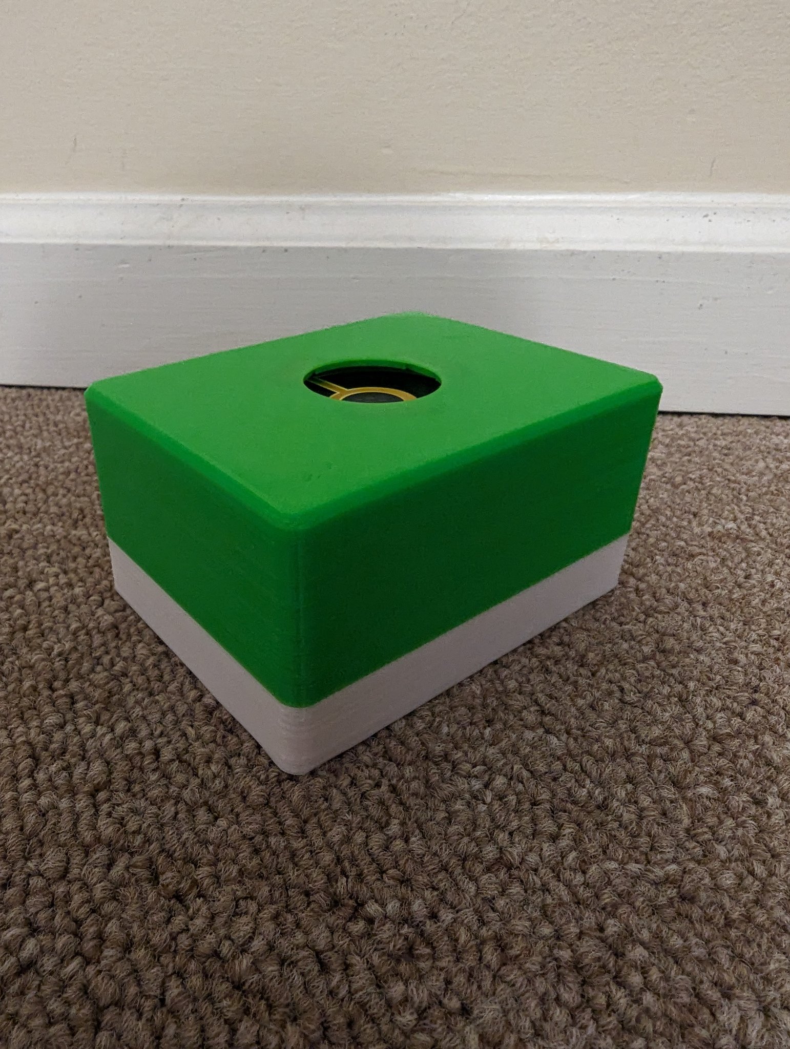 Hộp đựng bài Pokemon TCG với không gian lưu trữ tiện lợi