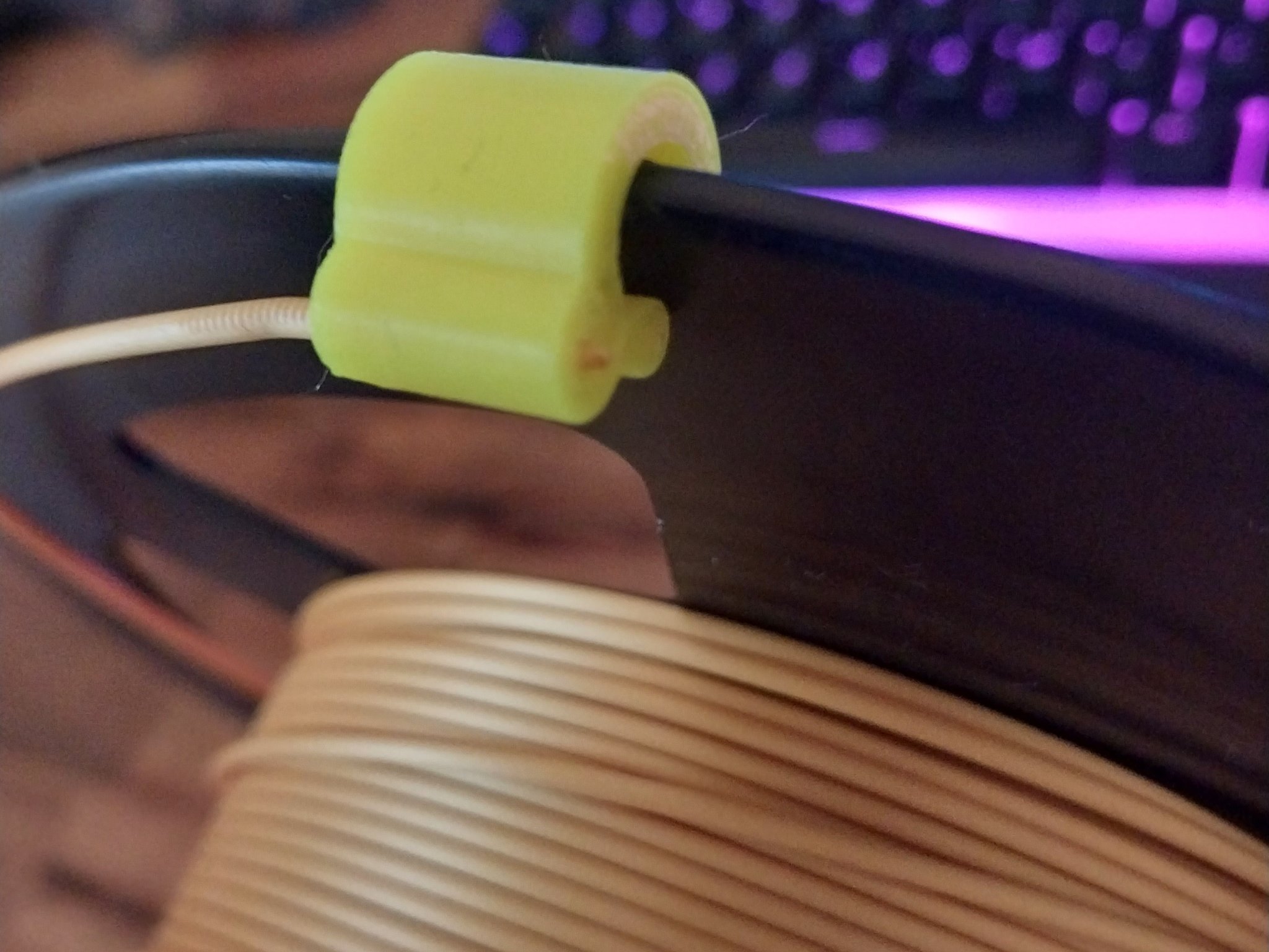 Kẹp cuộn filament đa năng cho máy in 3D