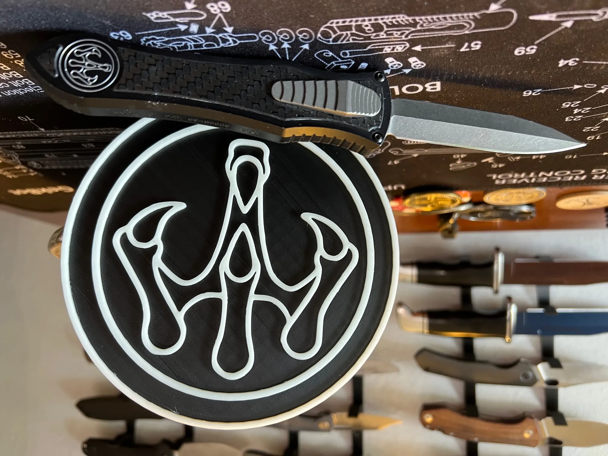 Biểu tượng dao G&G Hawk của Grant và Gavin