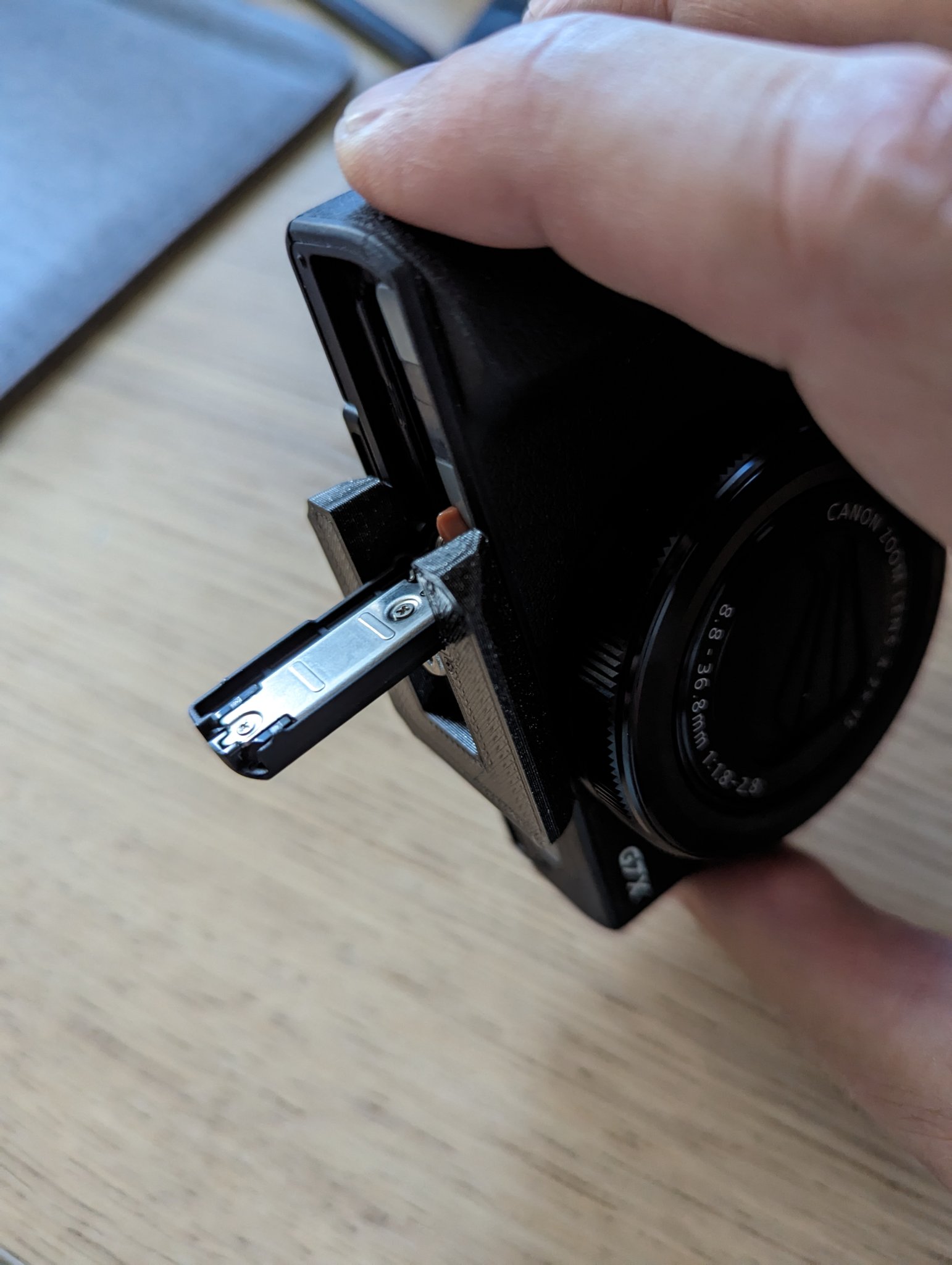 Đế Arca Swiss thân thiện với pin cho Canon G7x MK 3