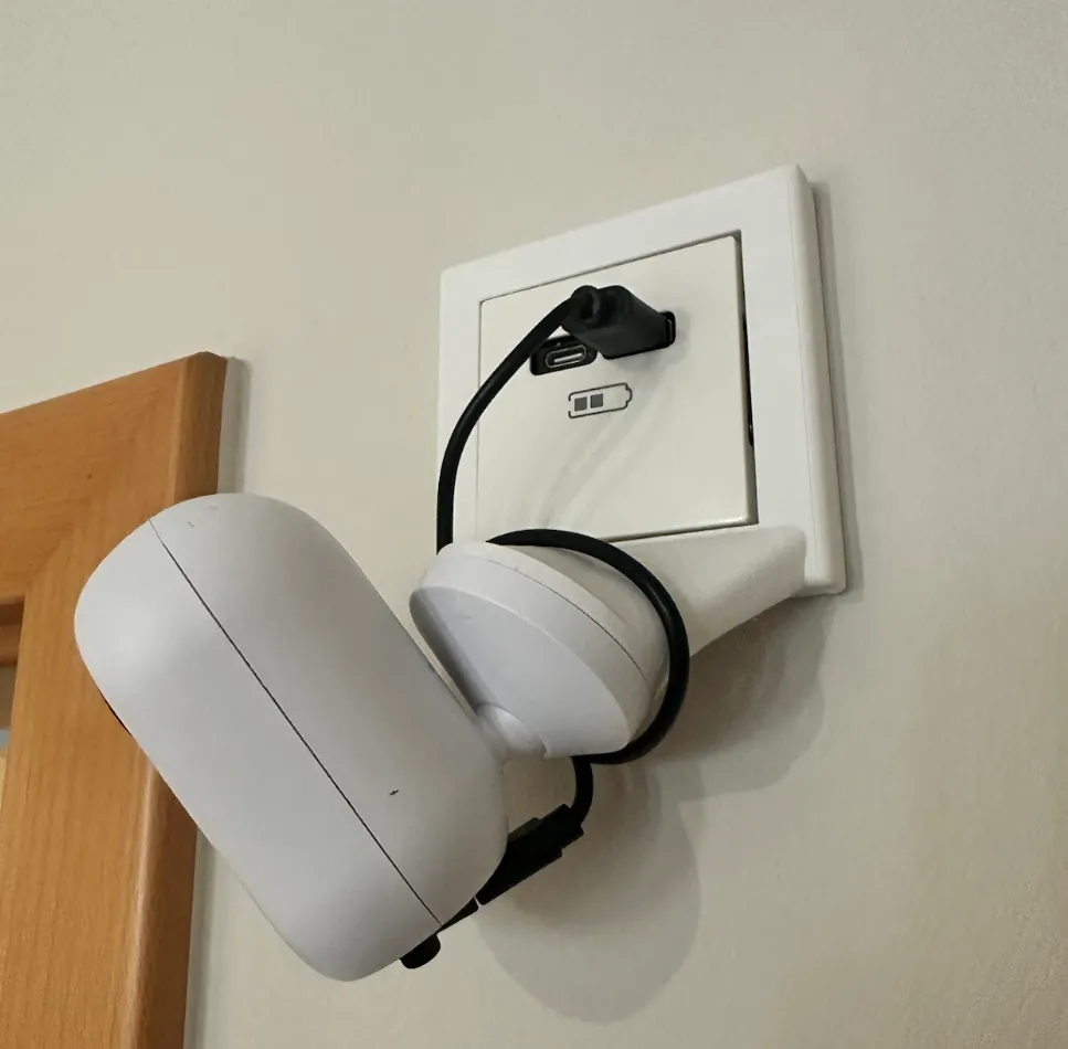 Giá đỡ camera Unifi G3 Instant cho ổ cắm Merten