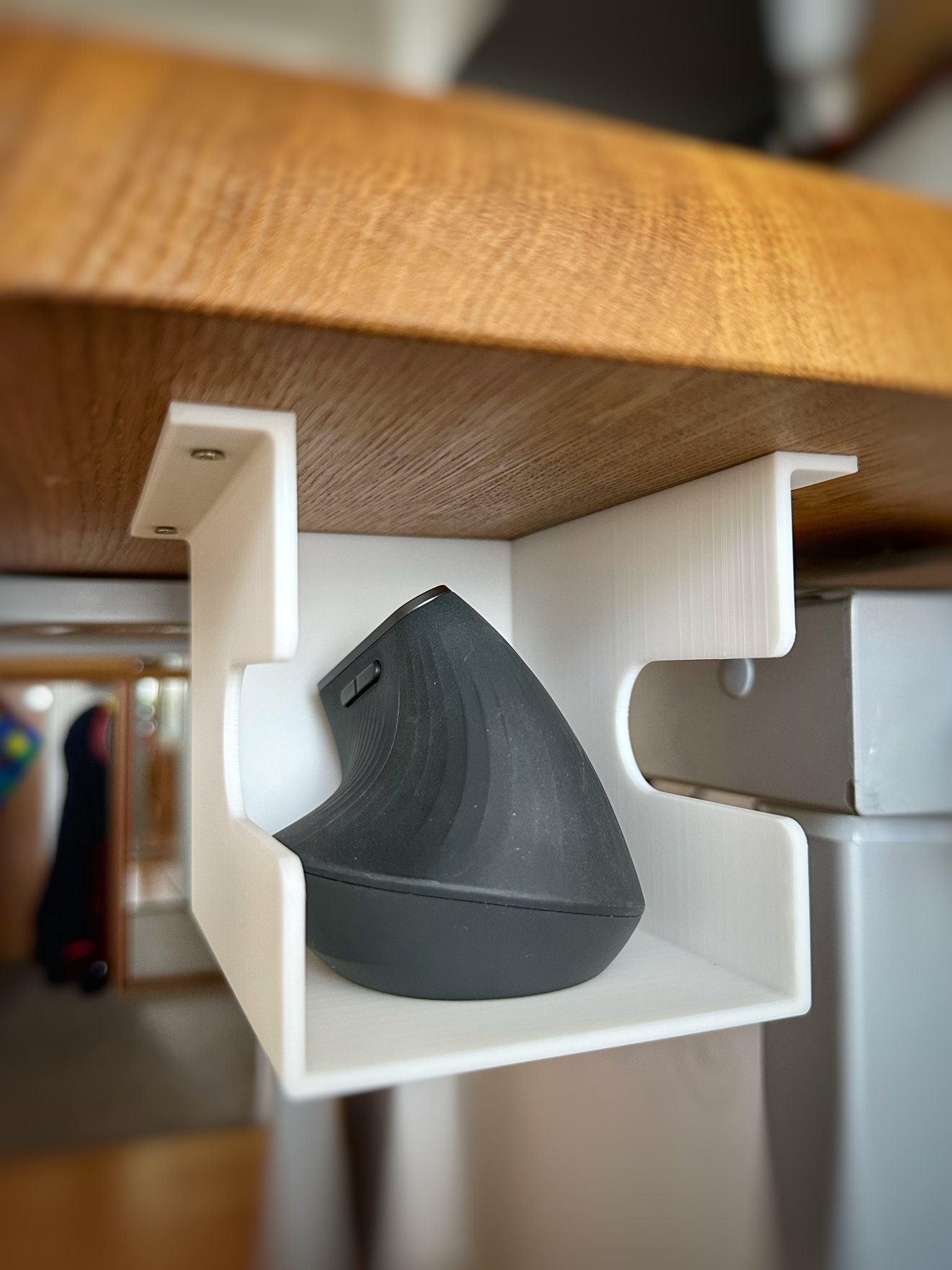 Giá đỡ chuột Logitech MX Vertical dưới bàn