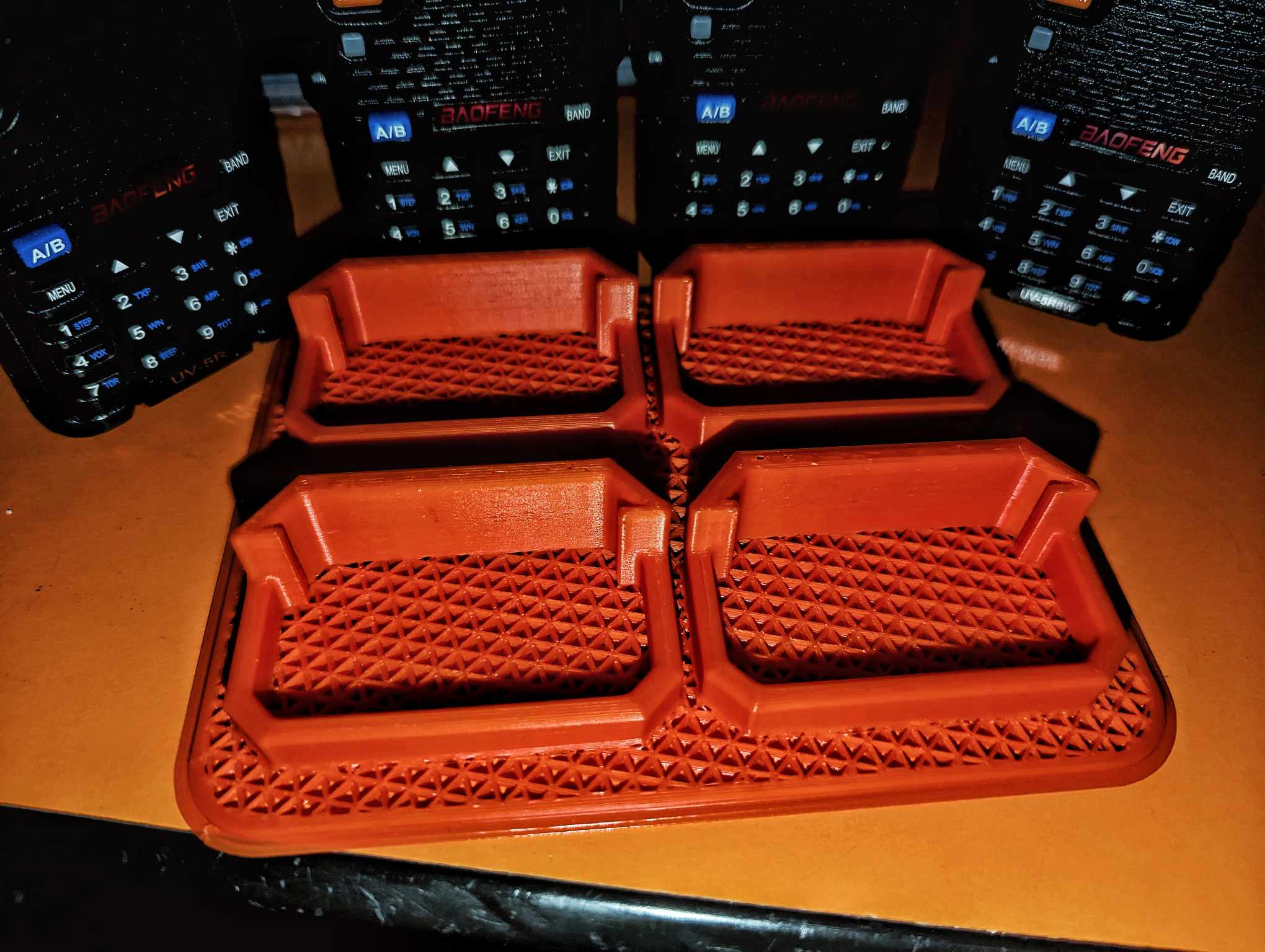 Giá đỡ lưu trữ cho 4 bộ đàm Baofeng