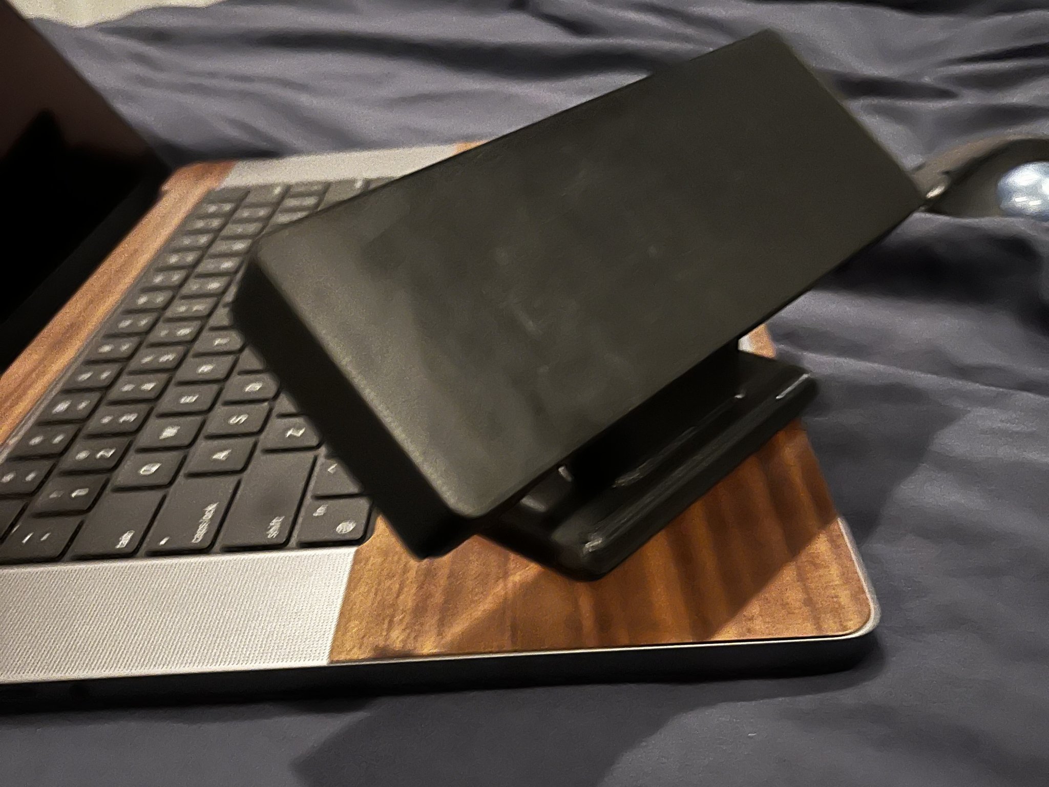 Giá đỡ màn hình video cho gương chiếu hậu 12