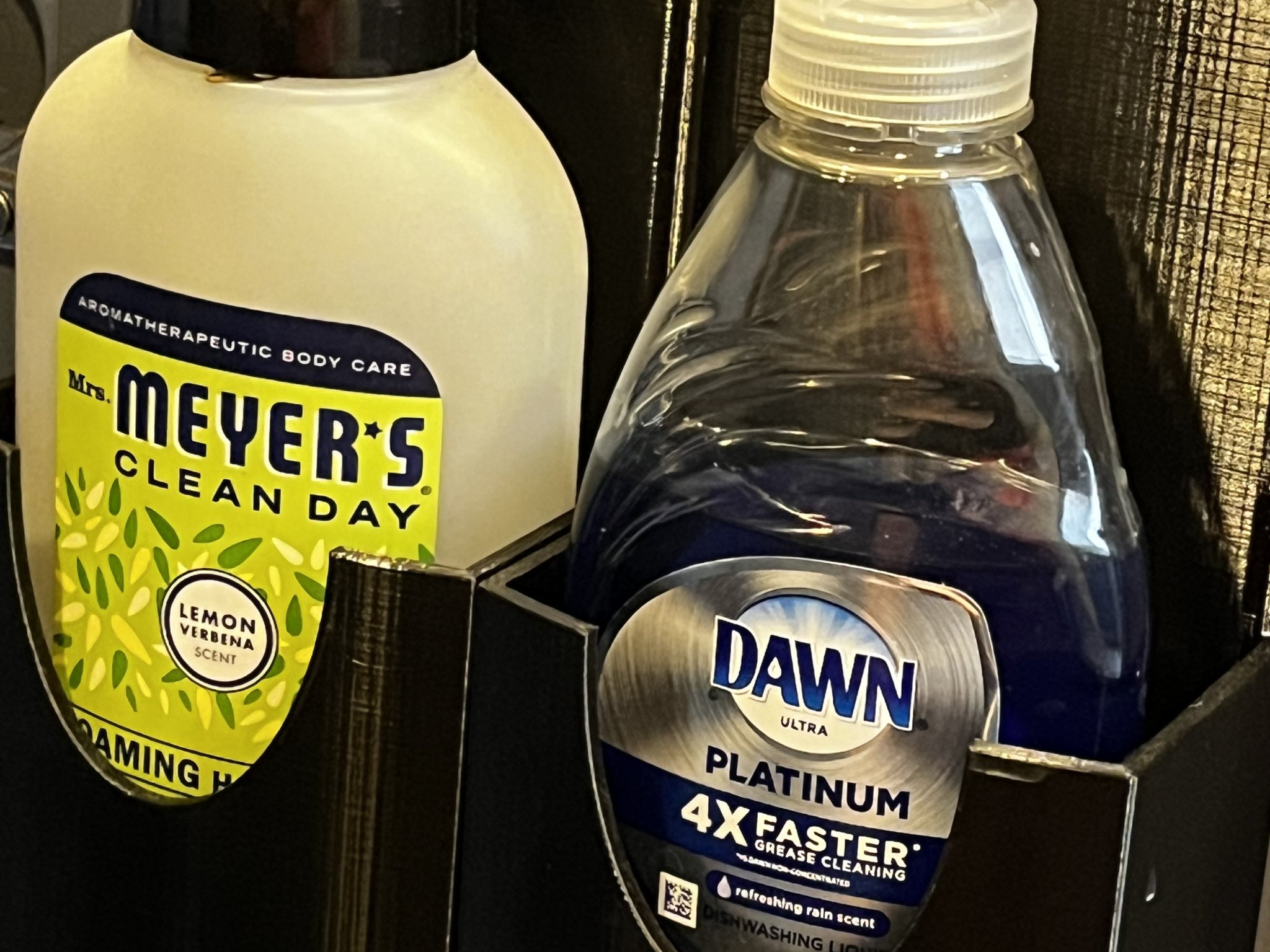 Giá đỡ xà phòng rửa chén hoặc xà phòng bơm tay