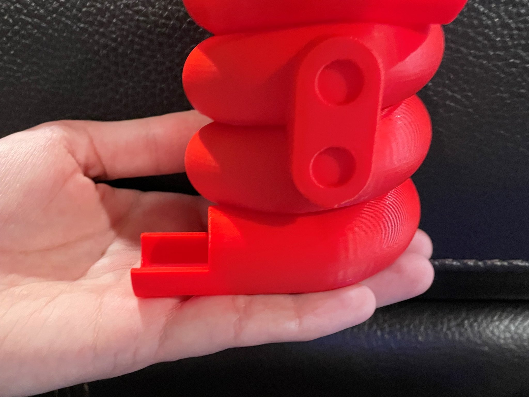 Đường đua bi xoắn ốc dính tủ lạnh