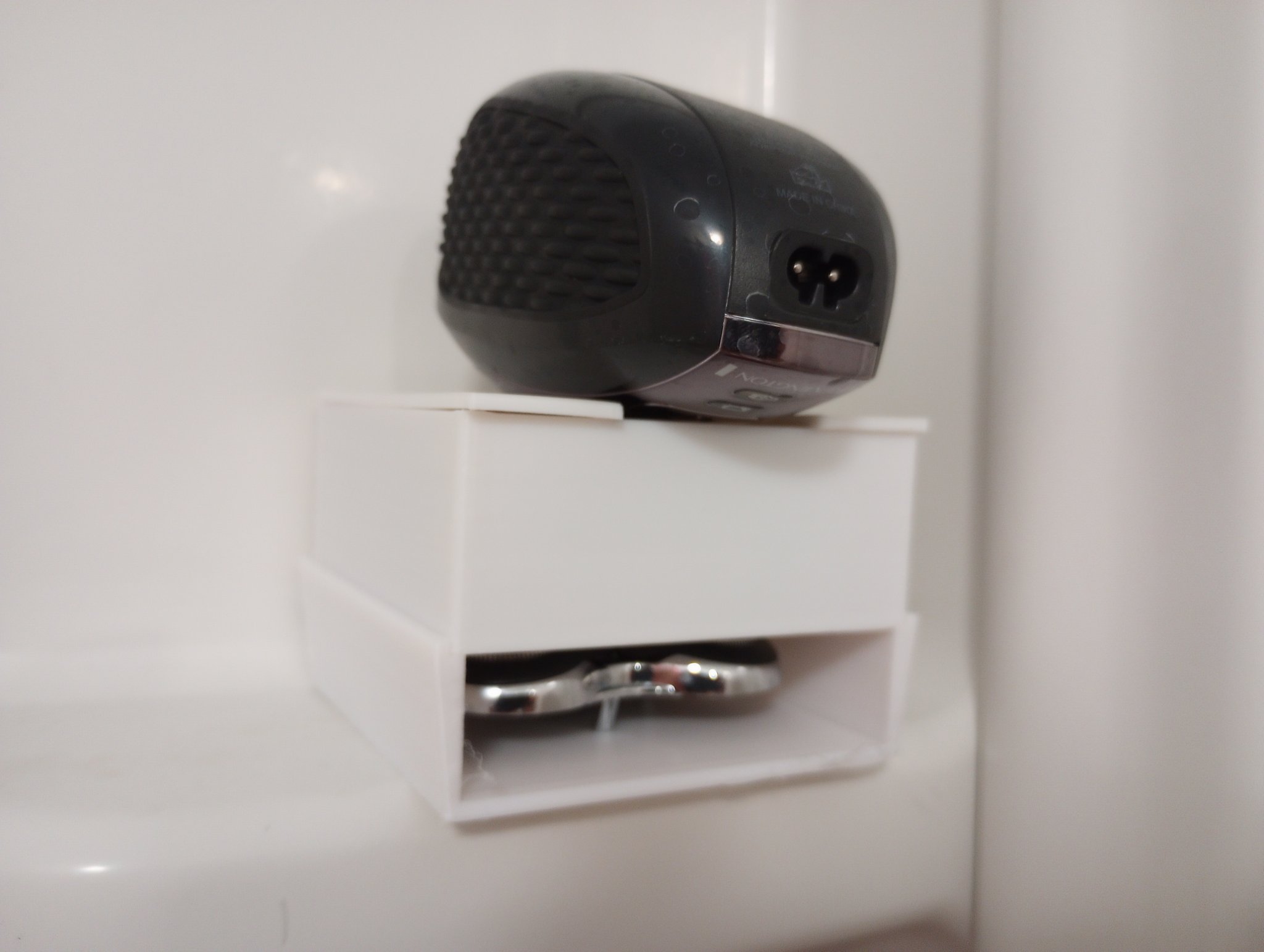 Giá đỡ cho máy cạo râu Remington Balder Pro