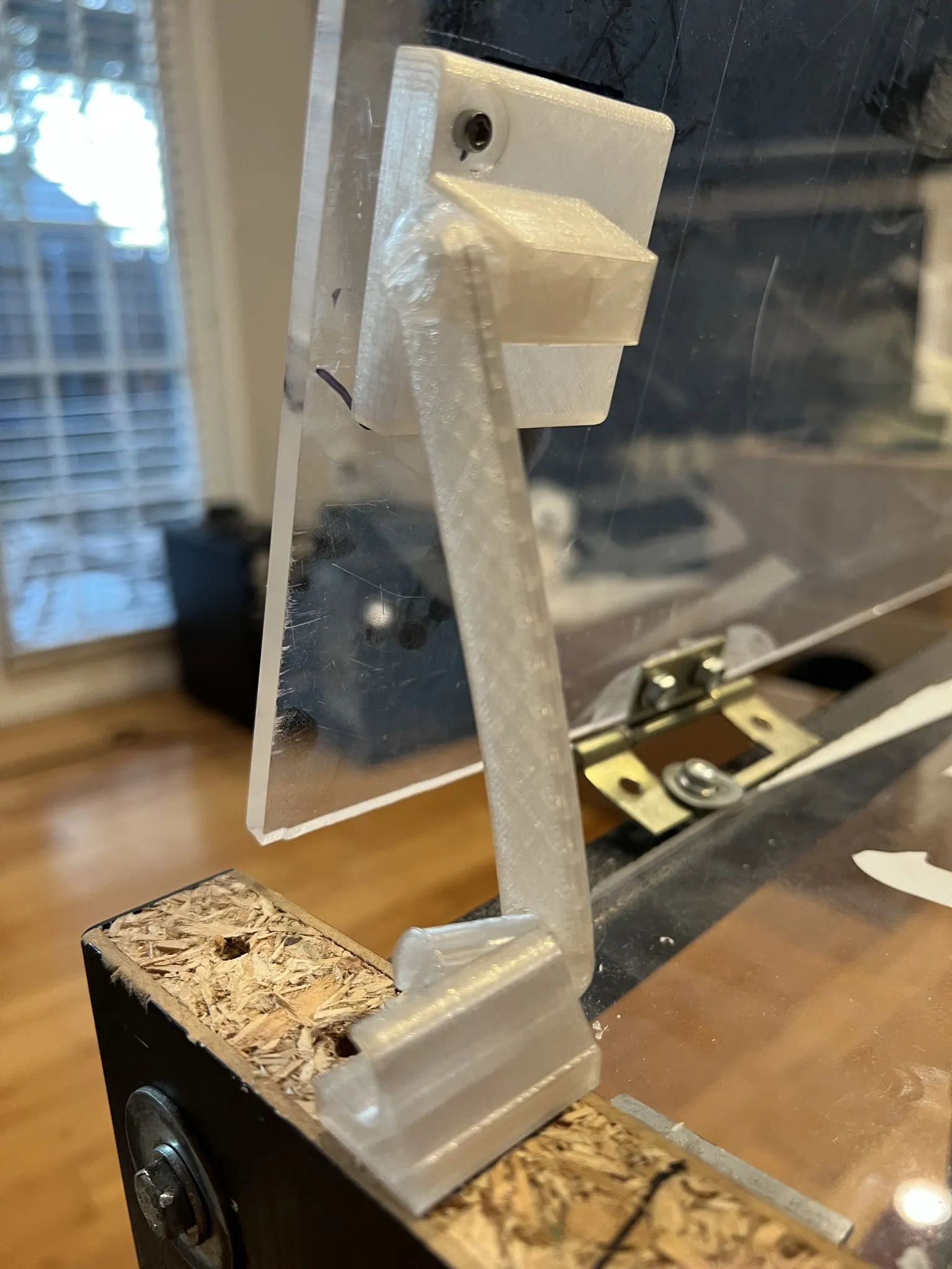 Giá đỡ cửa kiểu đứng cho tủ acrylic tự chế