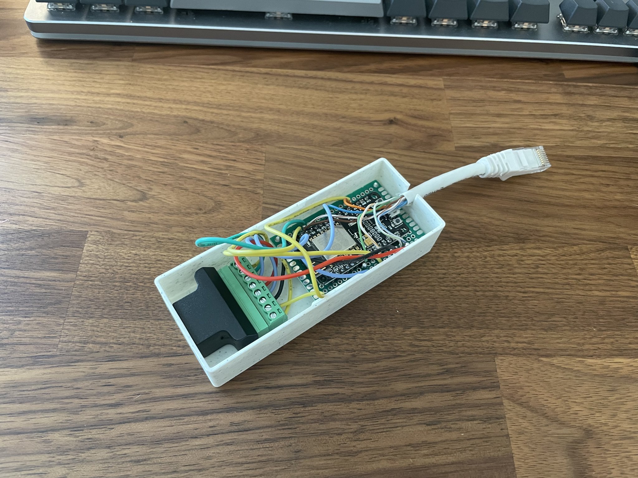 Hộp đựng RJ45 và bảng mạch 15x20 chân