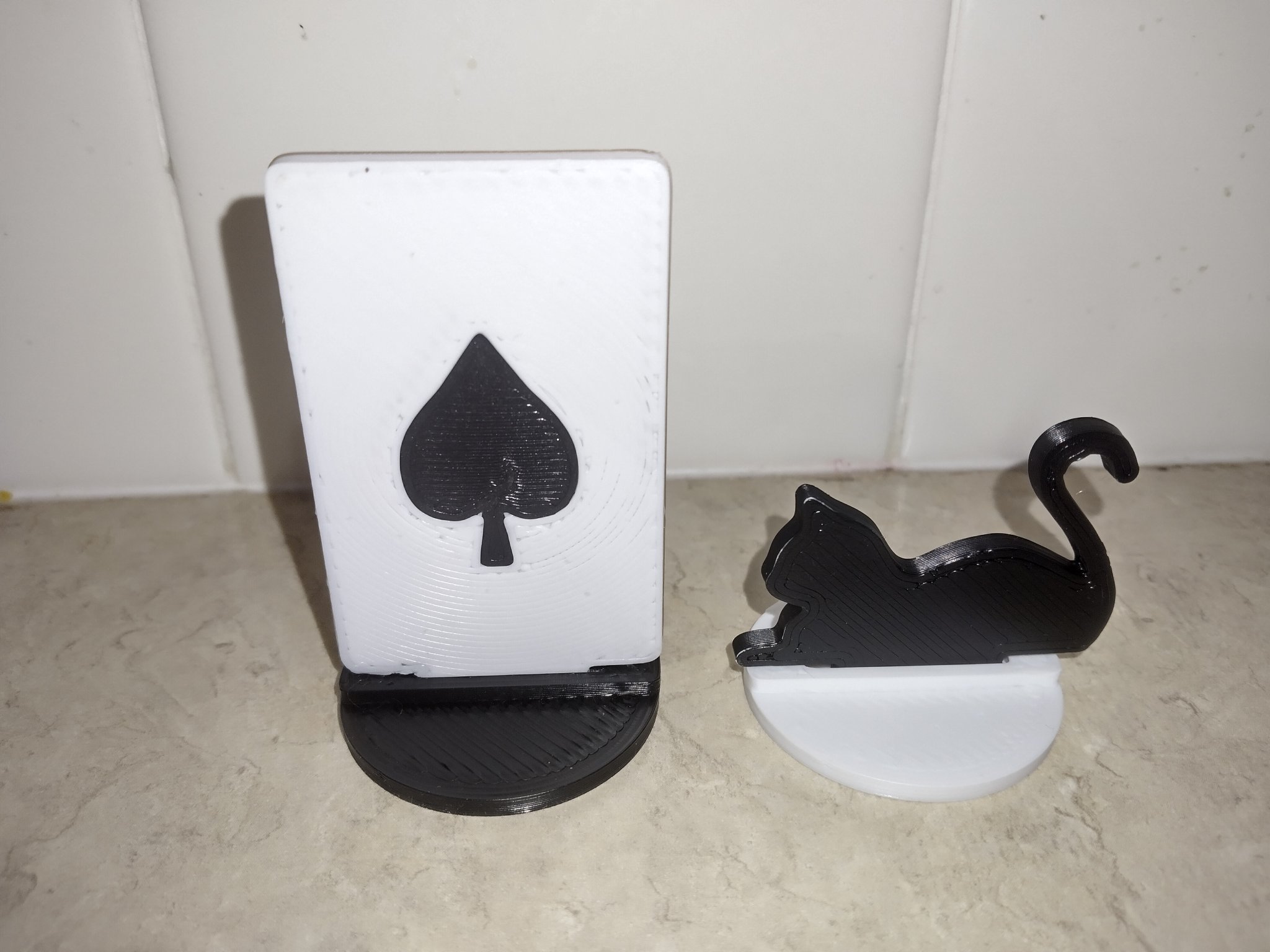 Đồng minh mèo con và lá bài trong Funkoverse™