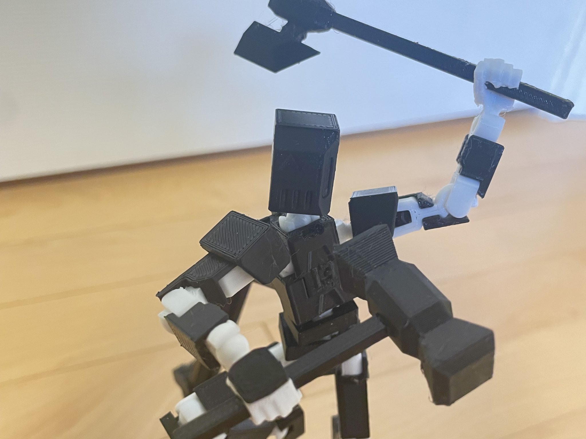 Vũ khí cận chiến Lucky 13 cho nhân vật chiến đấu