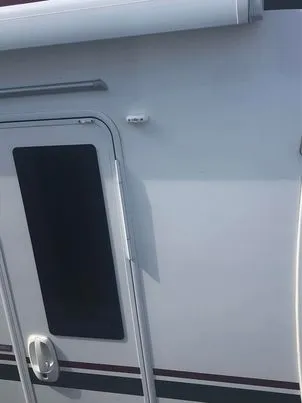 Giá đỡ cửa cho xe cắm trại