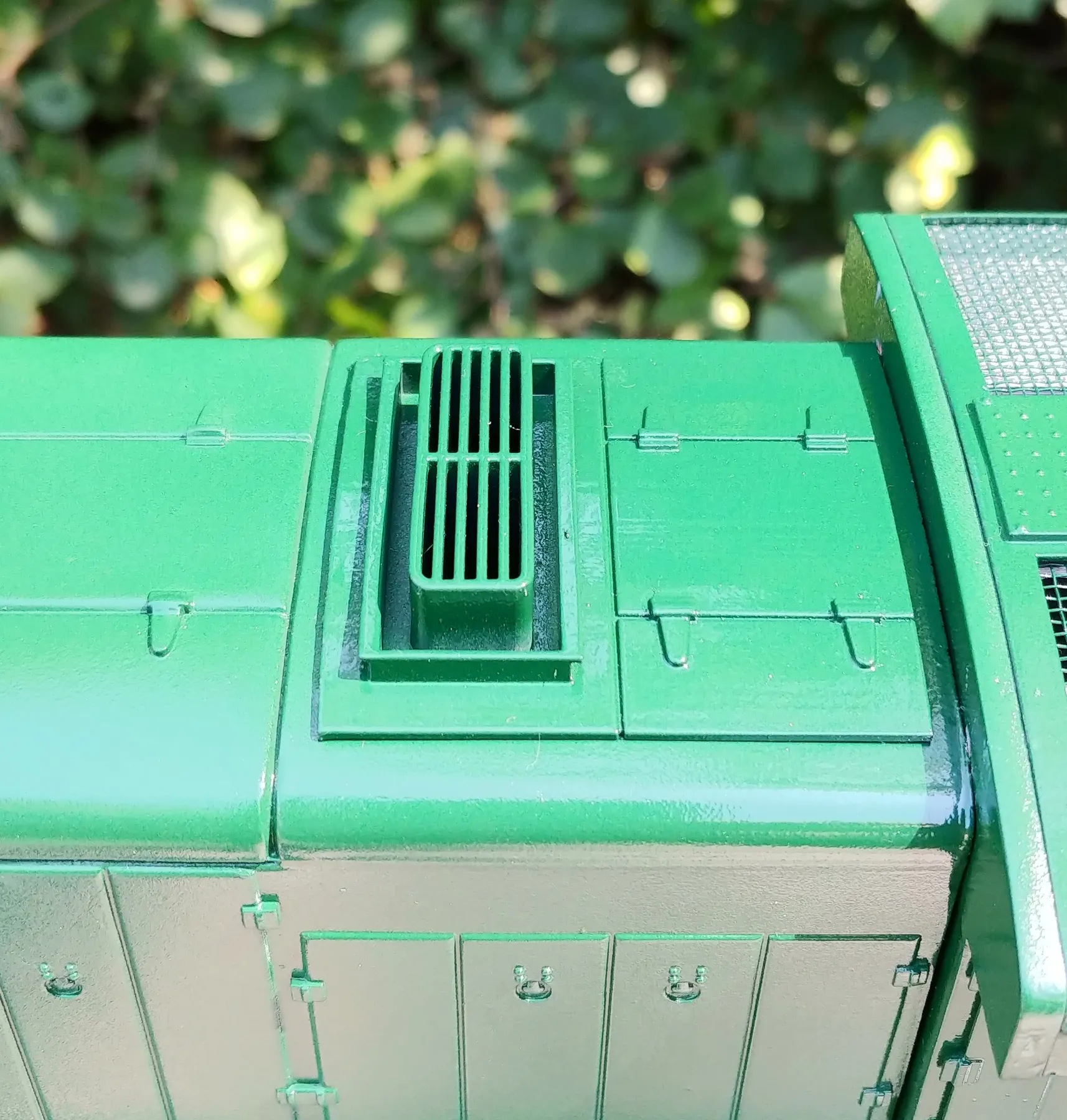 Thay thế nắp ống xả cho đầu máy Aristo-Craft GE U25B